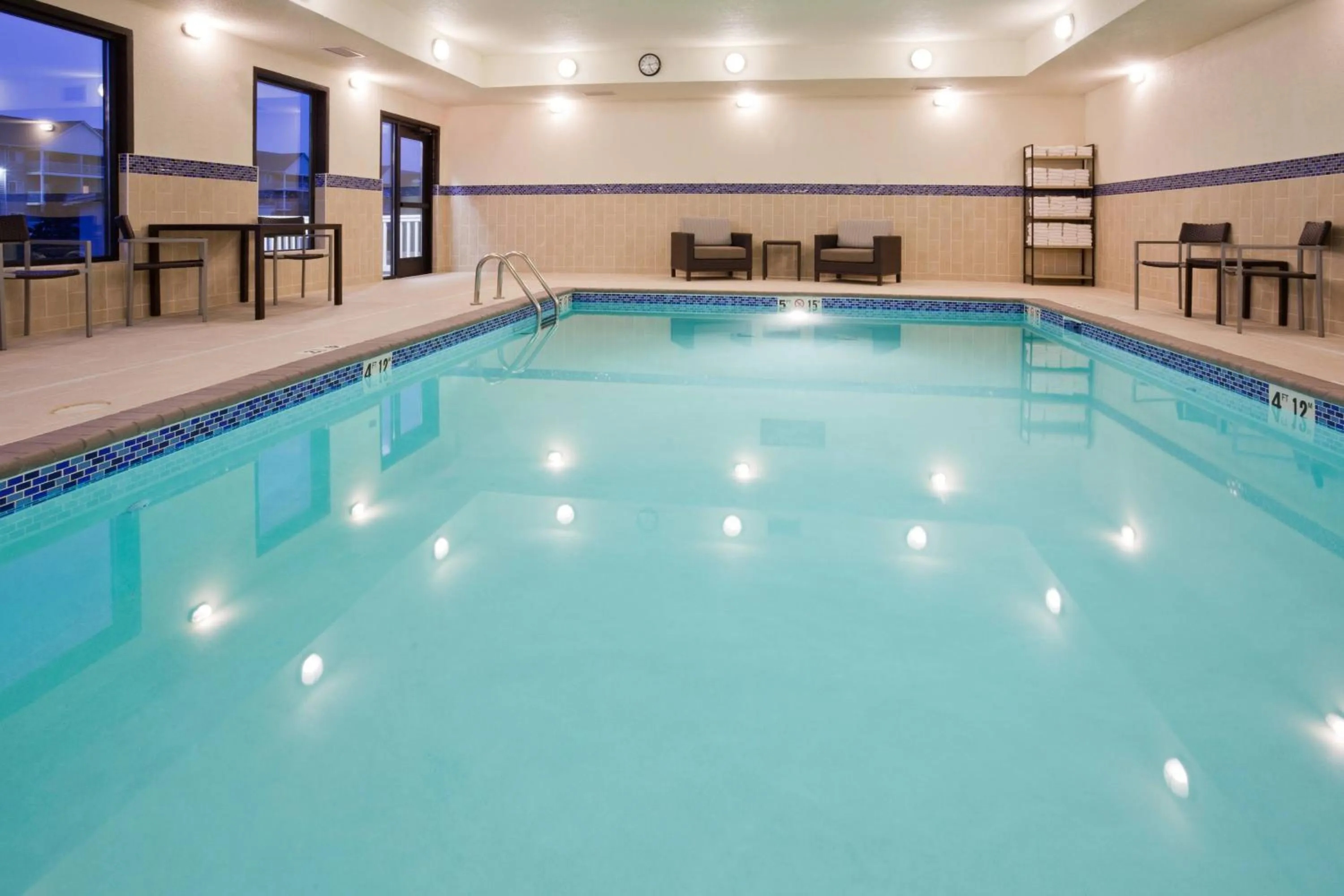 Swimming pool in TownePlace Suites by Marriott Sioux Falls South