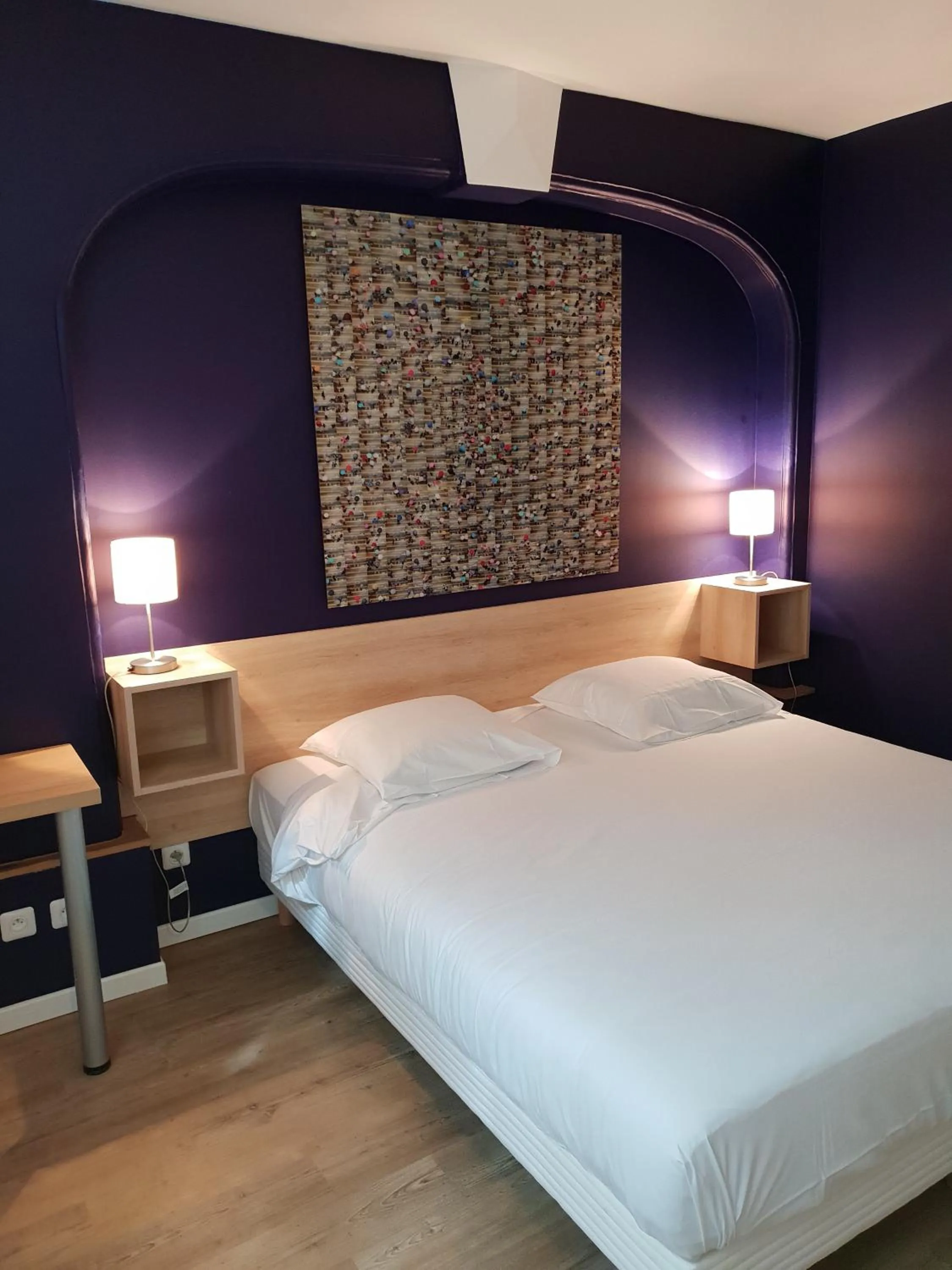 Bed in Transparent Marais