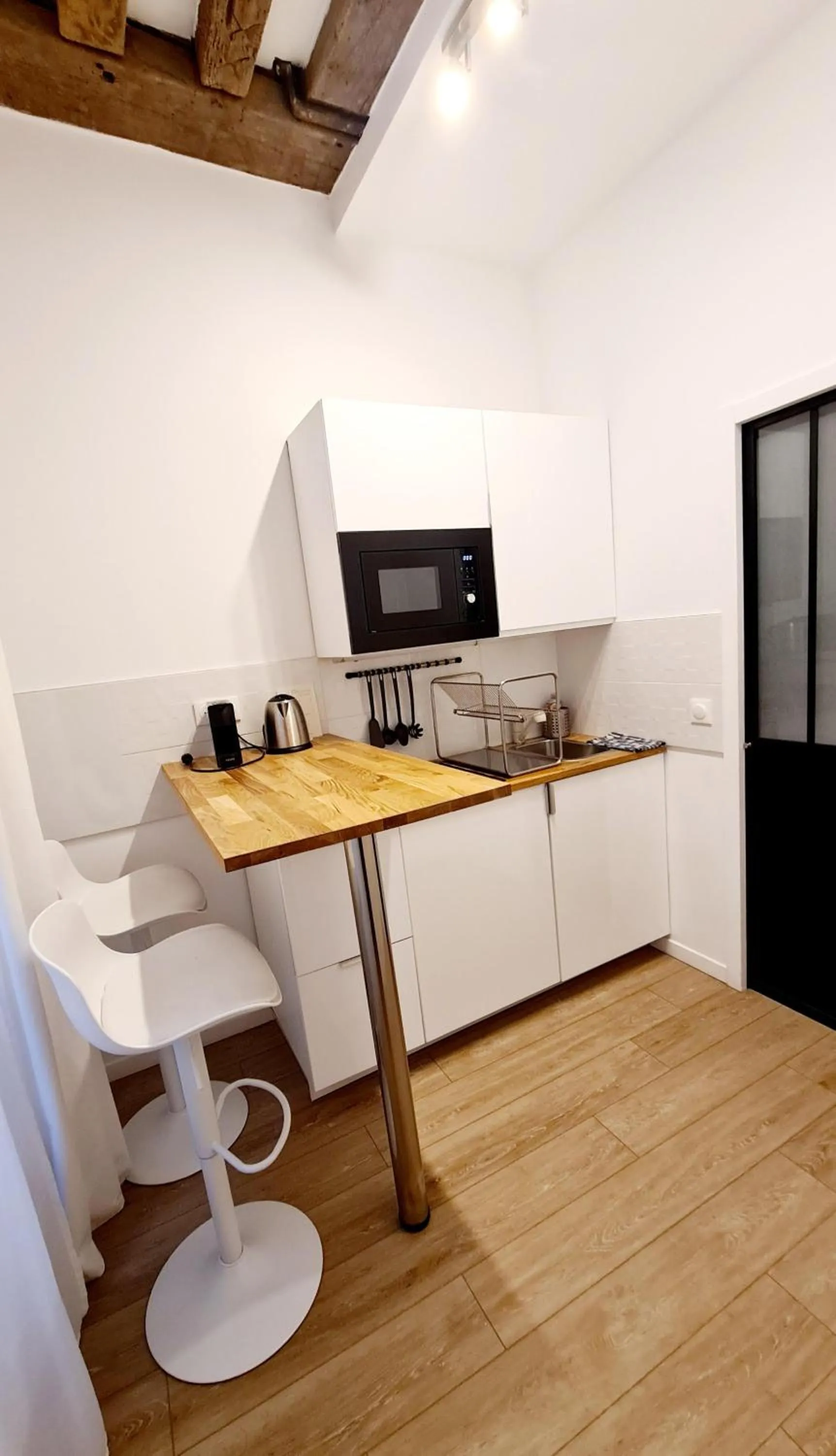 Seating area in Transparent Marais