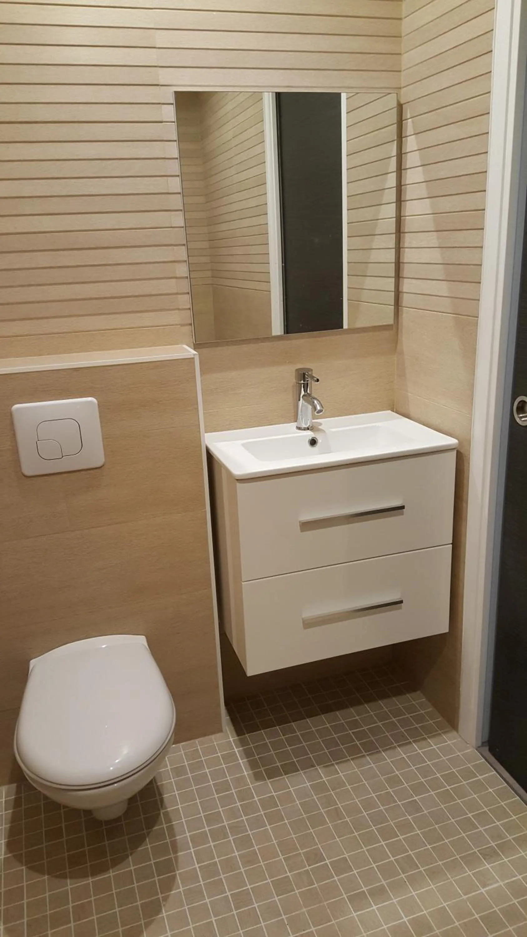 Toilet in Transparent Marais