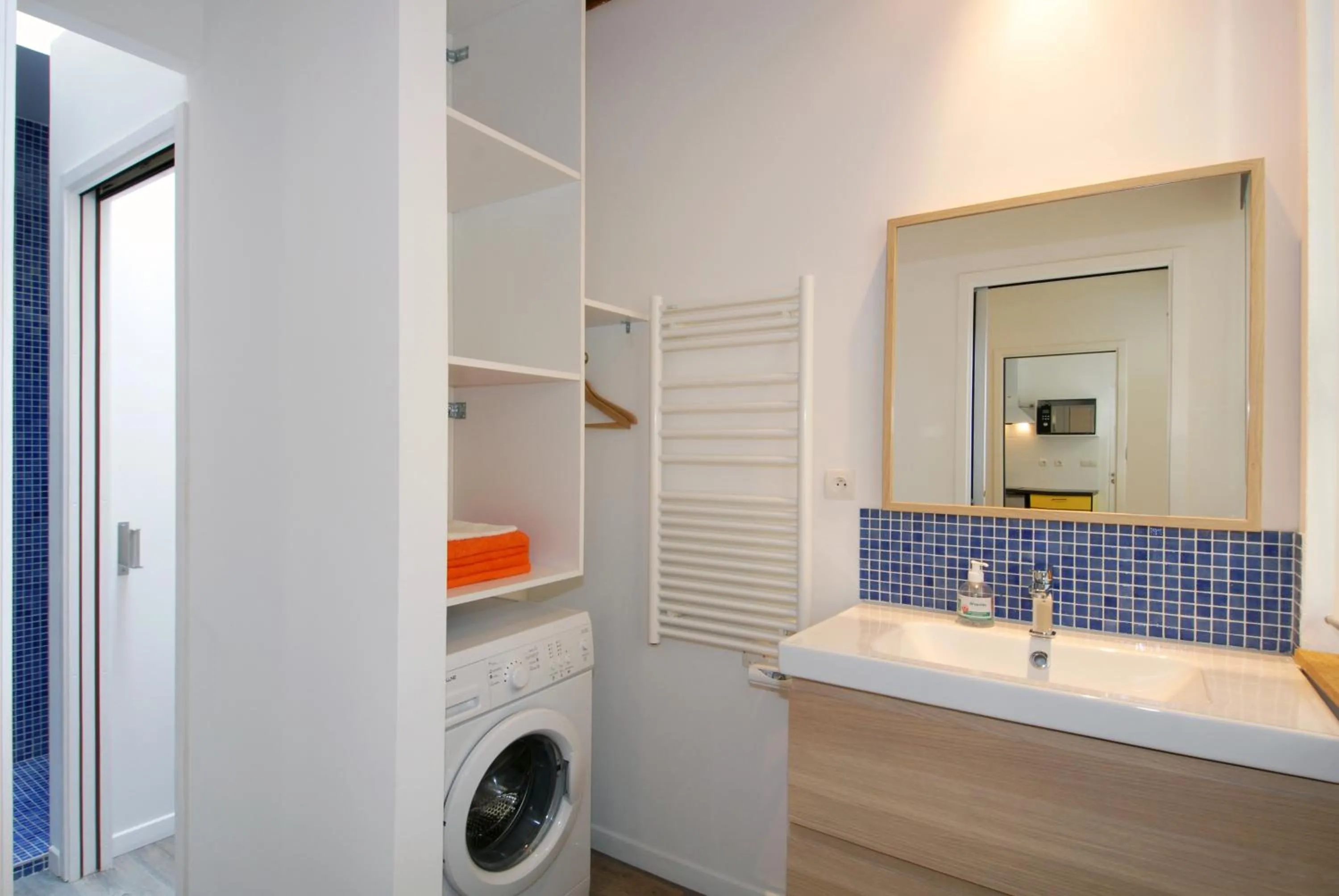 Bathroom in Transparent Marais