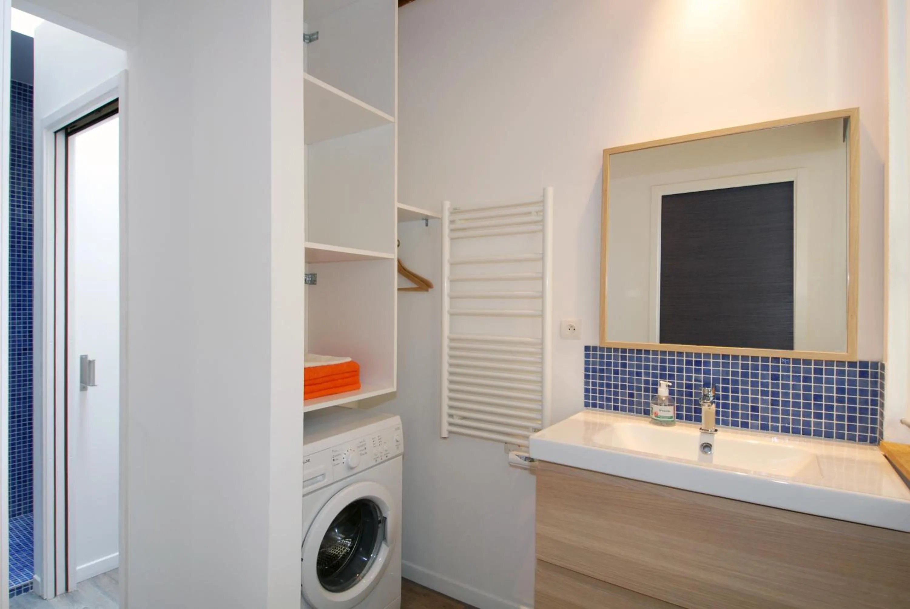 Bathroom in Transparent Marais