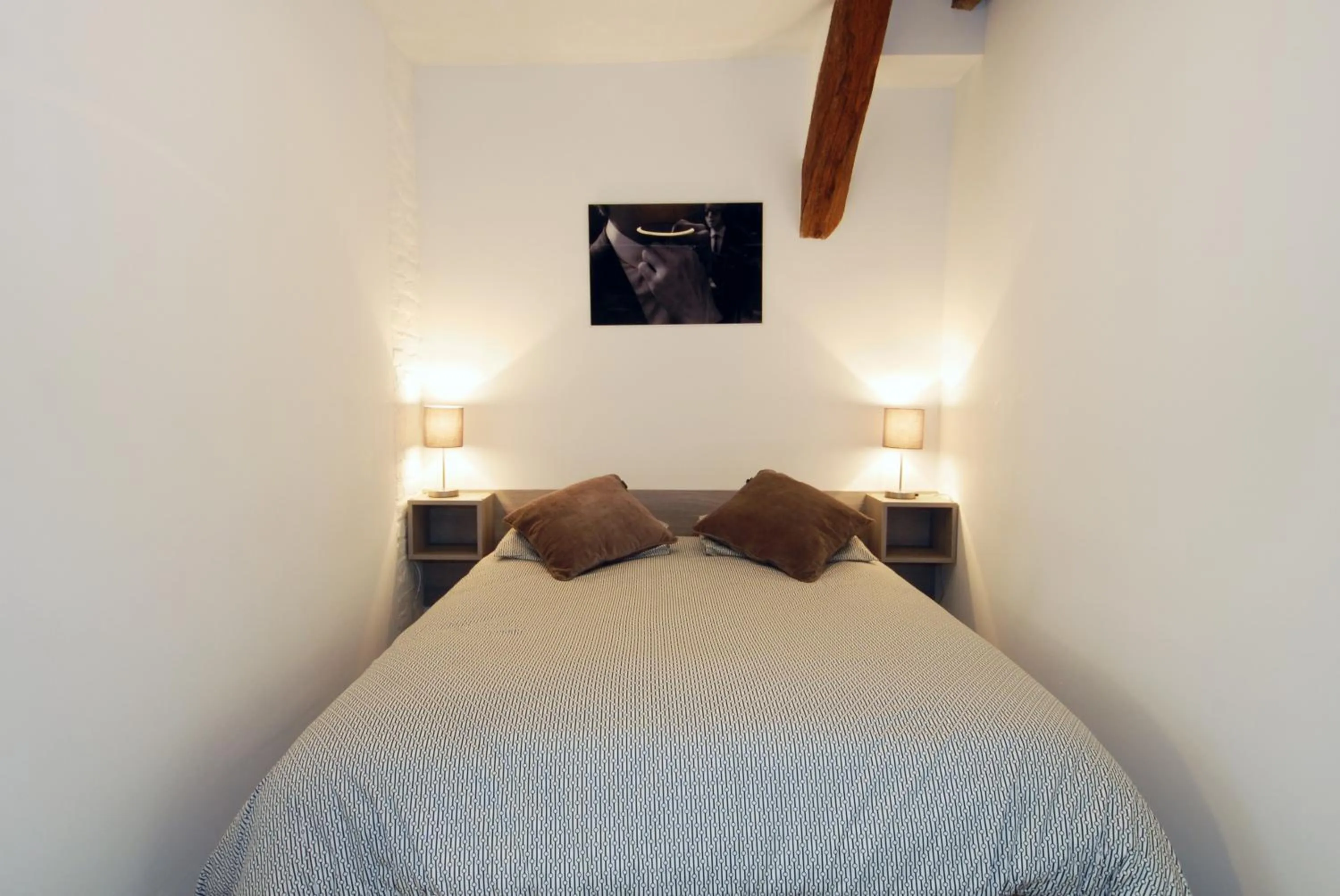 Bed in Transparent Marais