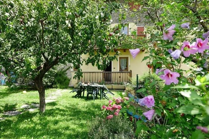 Facade/entrance in Casa Seez