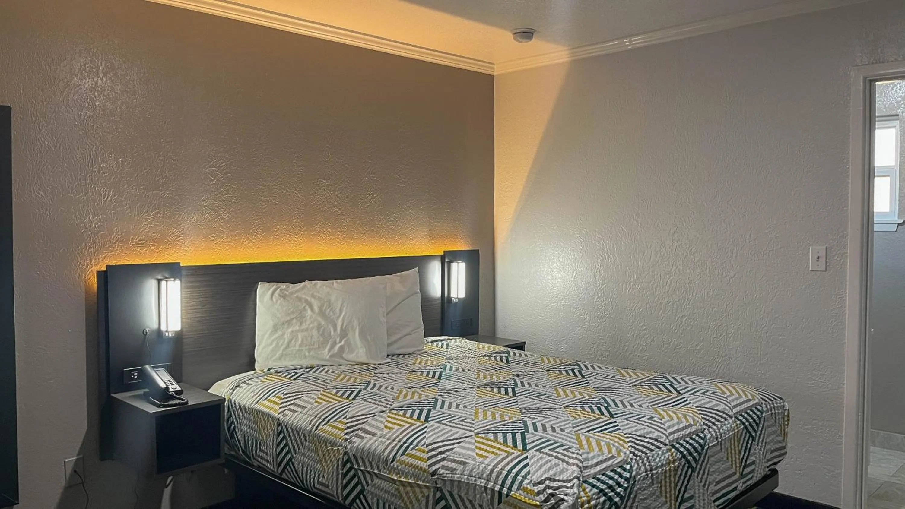 Bed in Motel 6 - Lamesa, TX