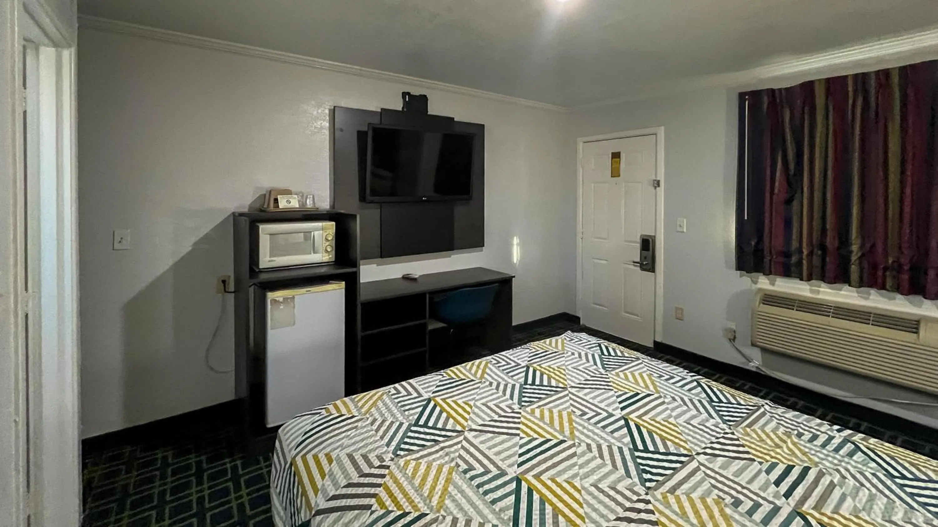 Bed in Motel 6 - Lamesa, TX