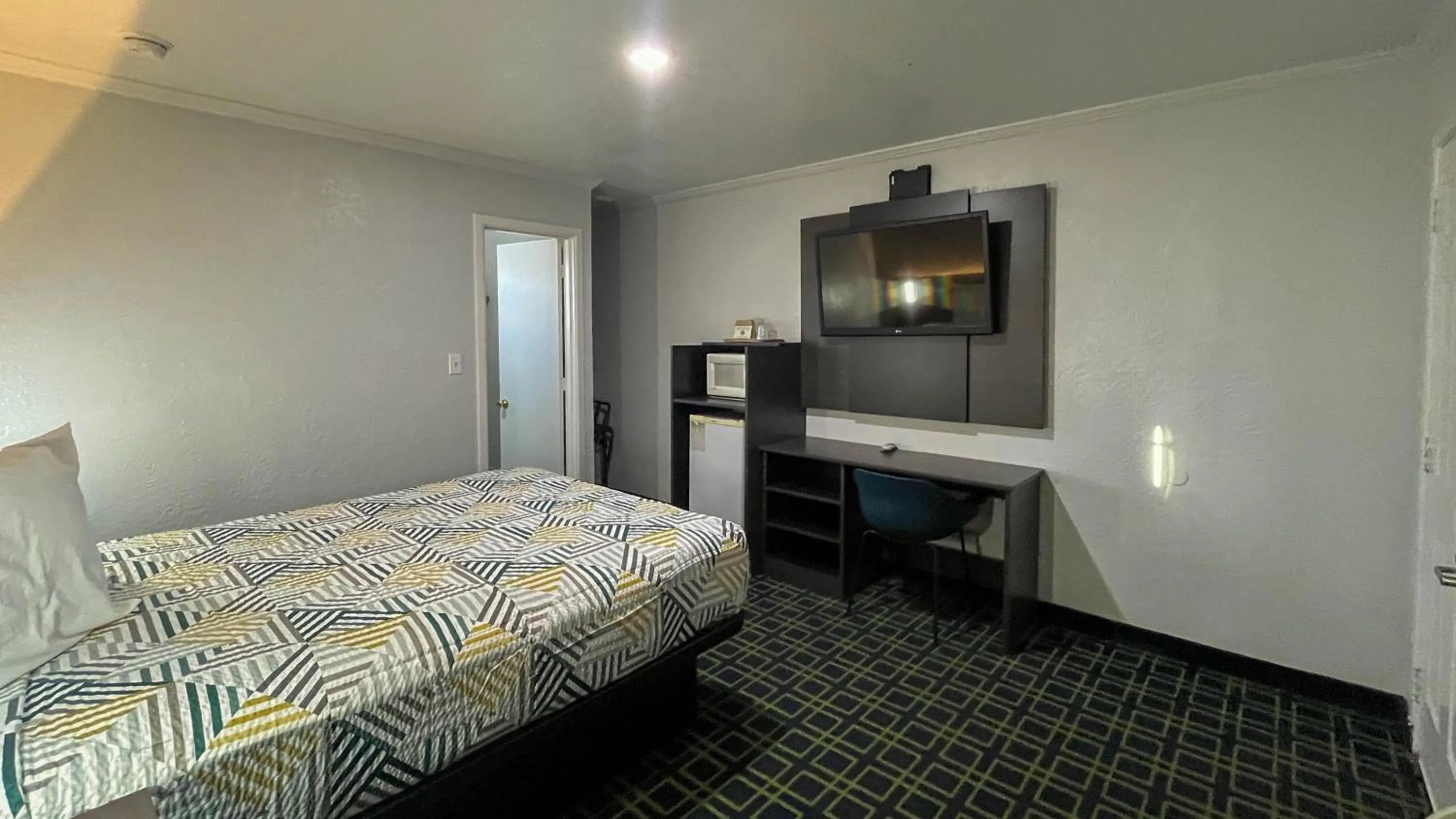 Bed in Motel 6 - Lamesa, TX