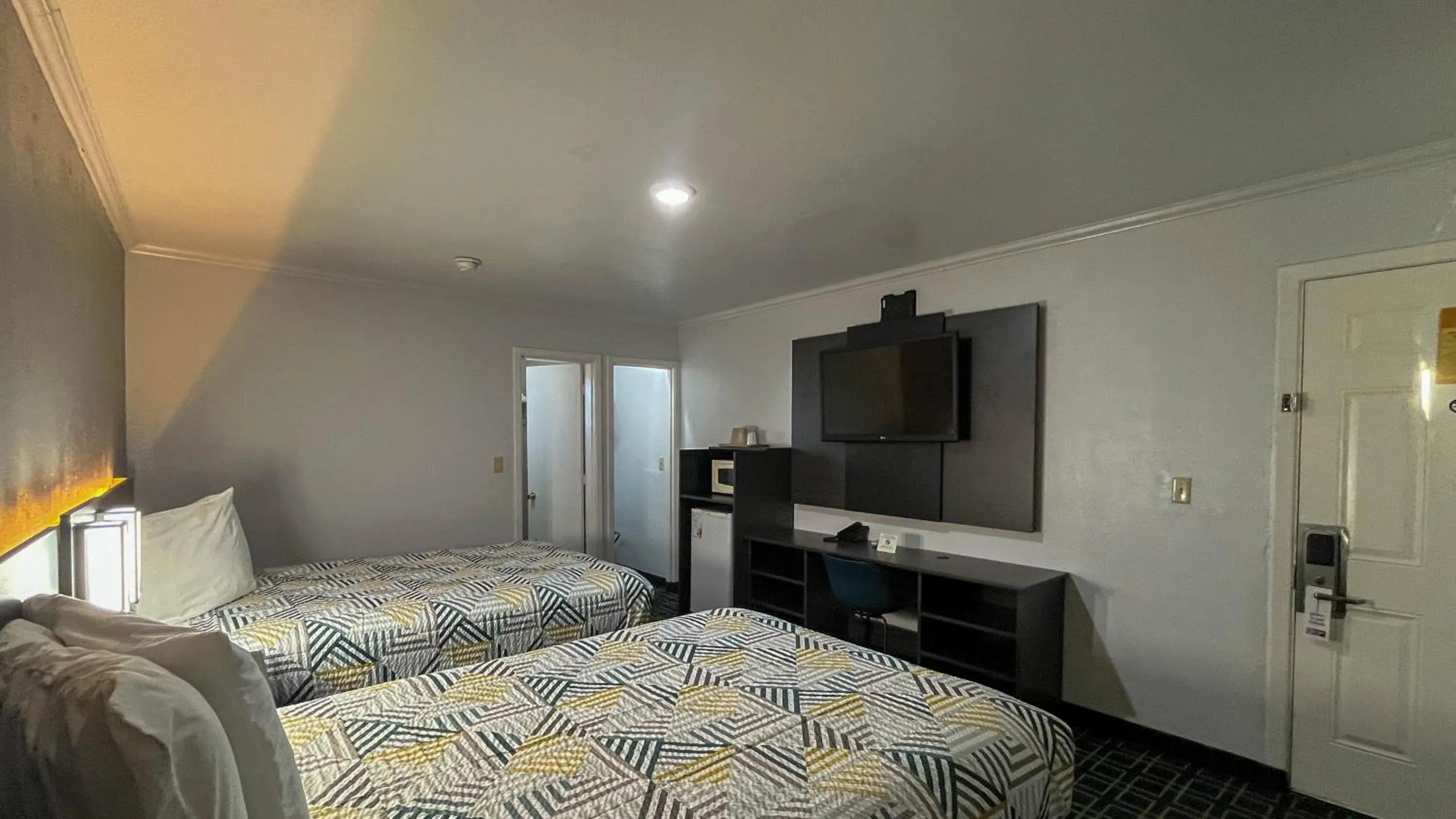 Bed in Motel 6 - Lamesa, TX