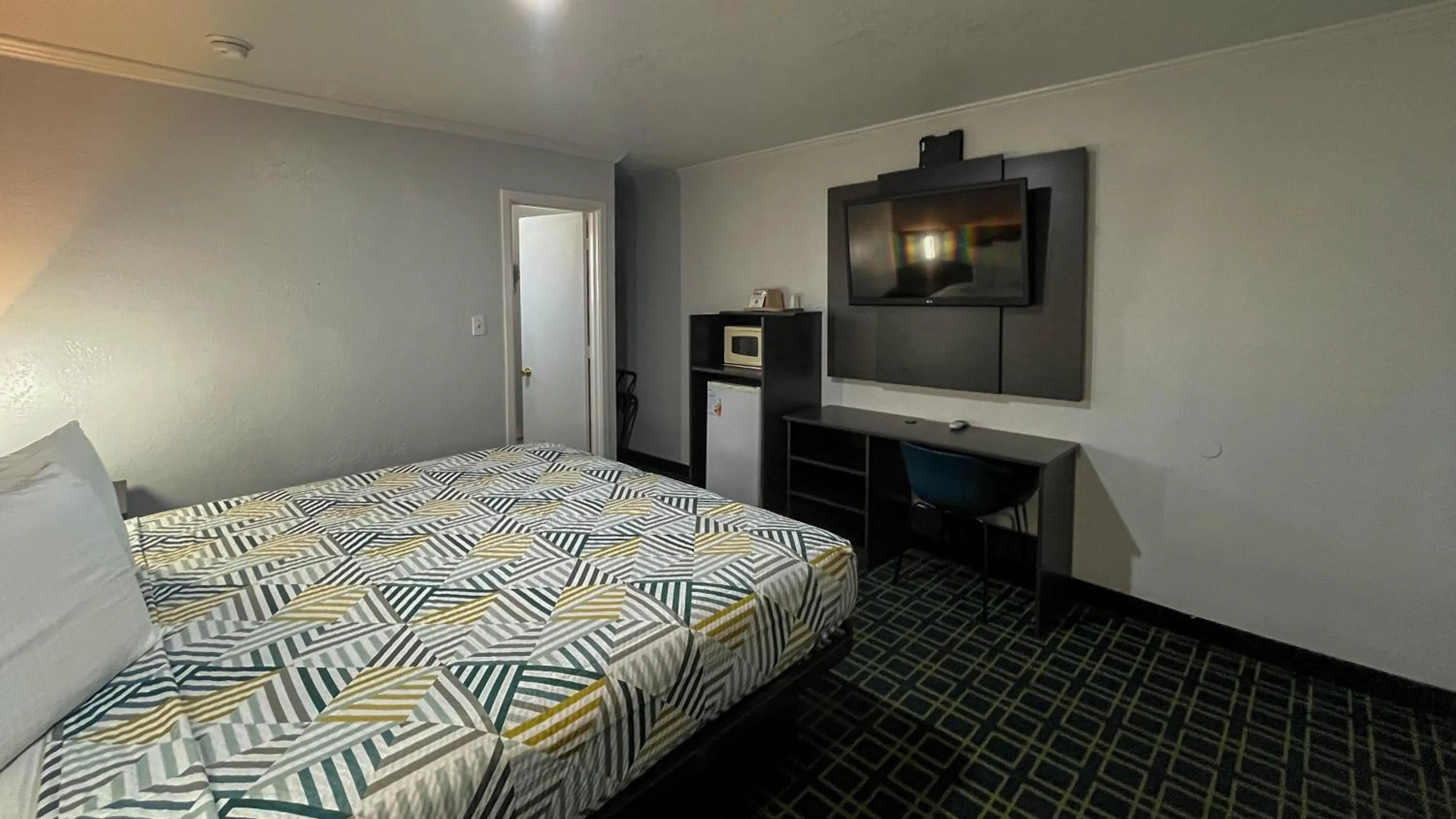 Bed in Motel 6 - Lamesa, TX