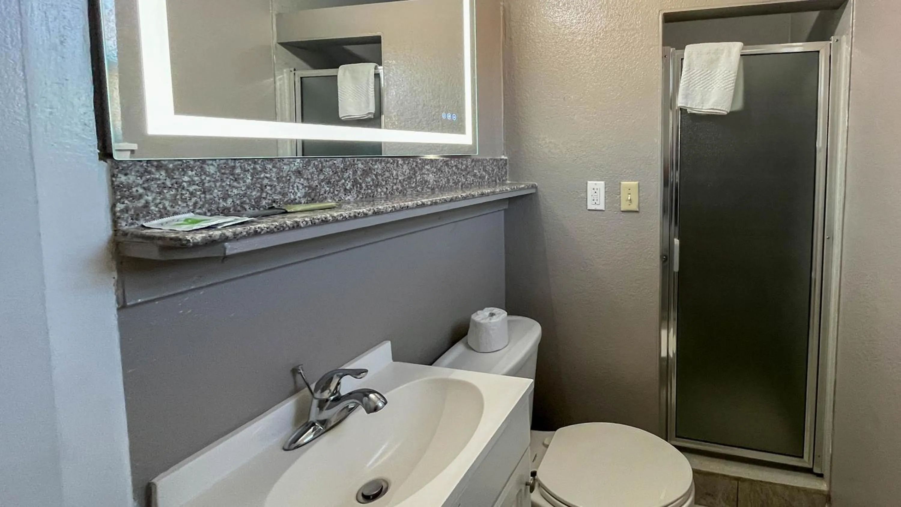 Bathroom in Motel 6 - Lamesa, TX