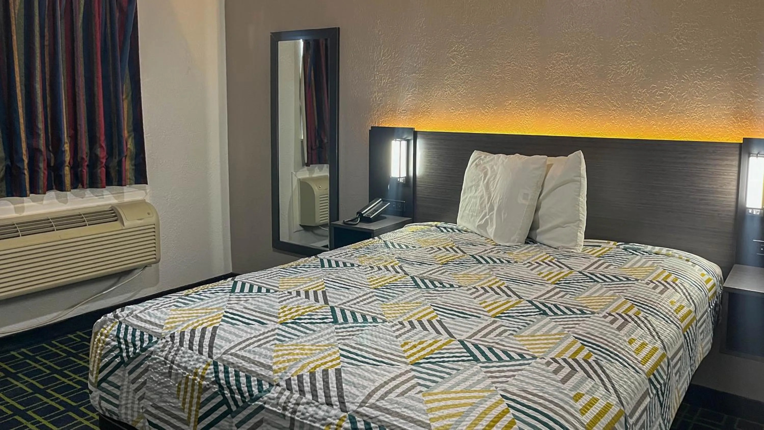 Bed in Motel 6 - Lamesa, TX