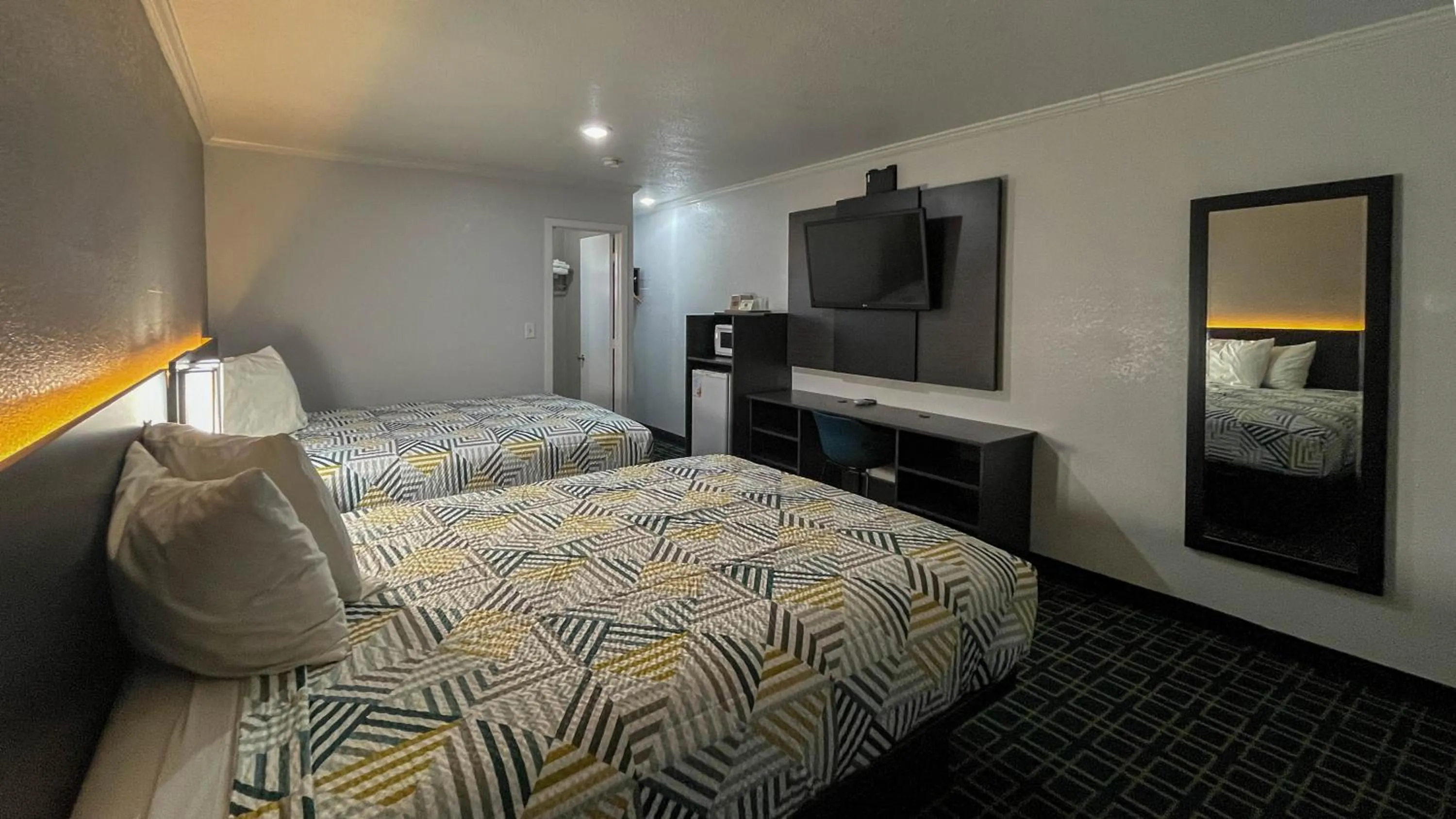 Bed in Motel 6 - Lamesa, TX