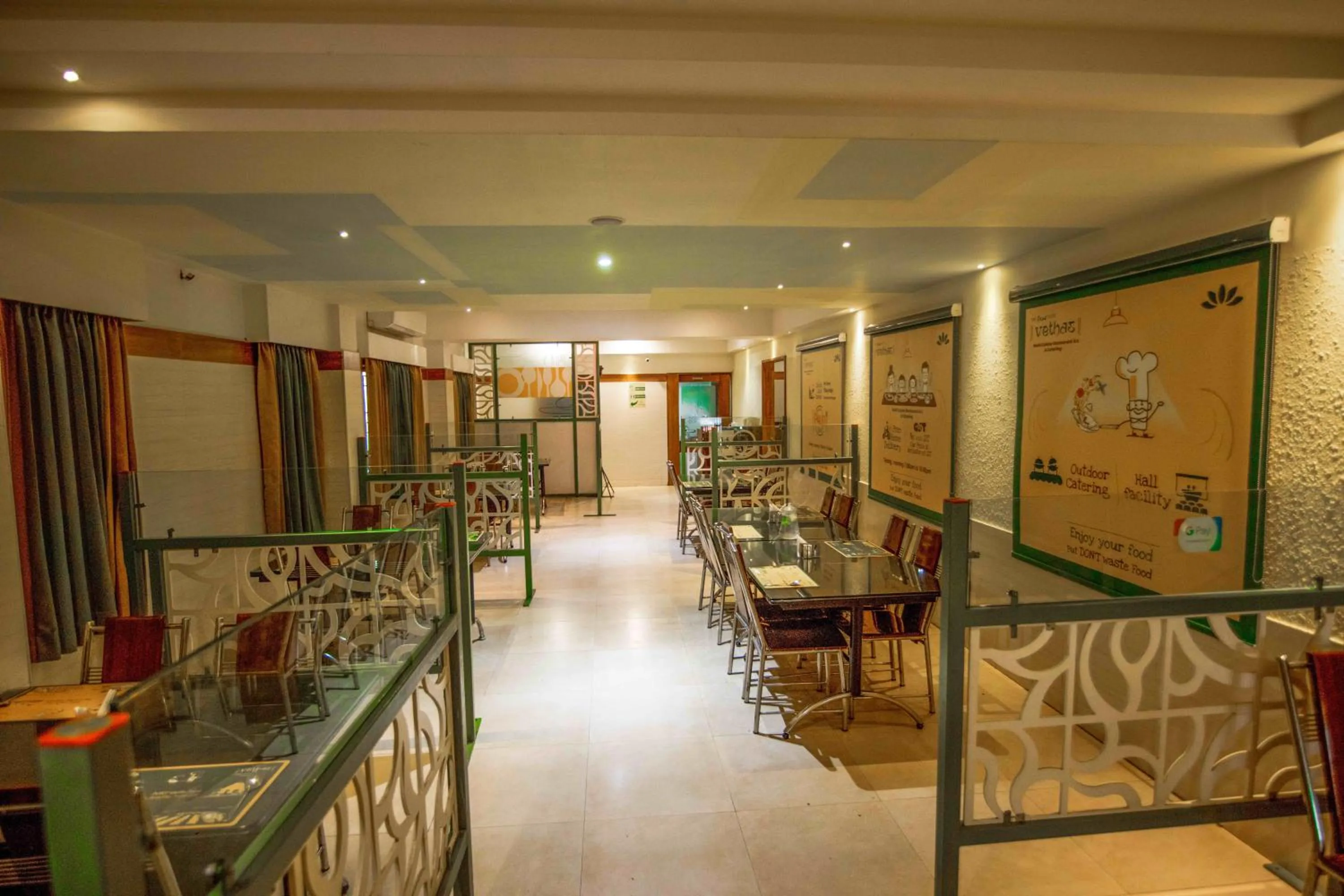 Restaurant/places to eat in Kohinoor Hotels