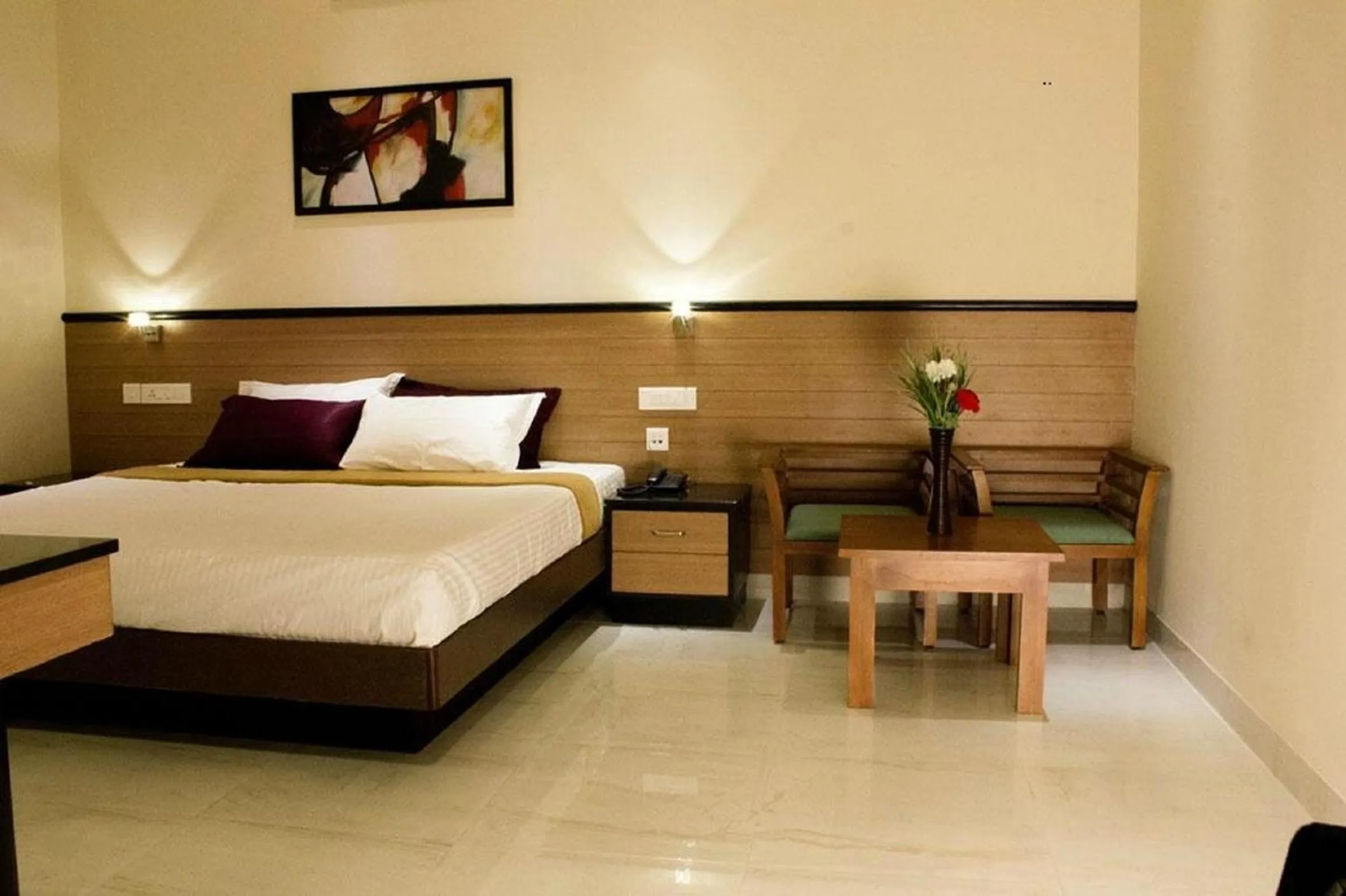 Photo of the whole room, Bed in Kohinoor Hotels
