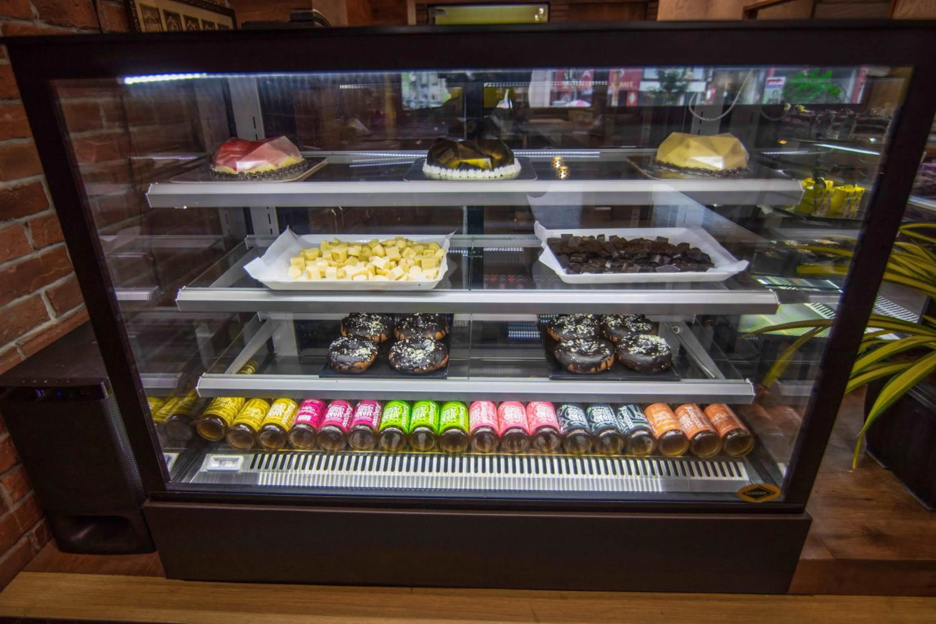 Restaurant/places to eat in Kohinoor Hotels