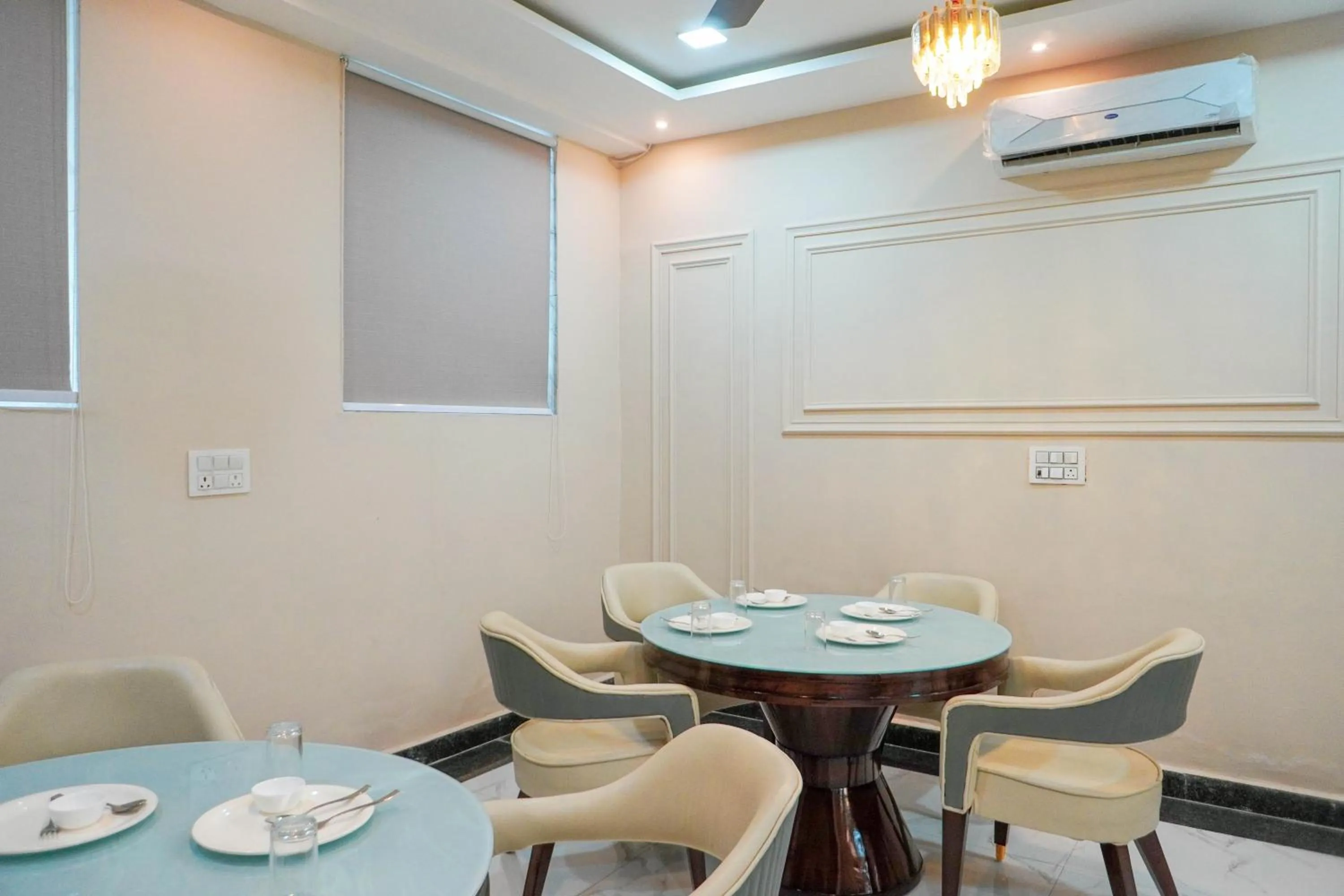 Hotel Relax Suites FNG Expresway 63 Noida