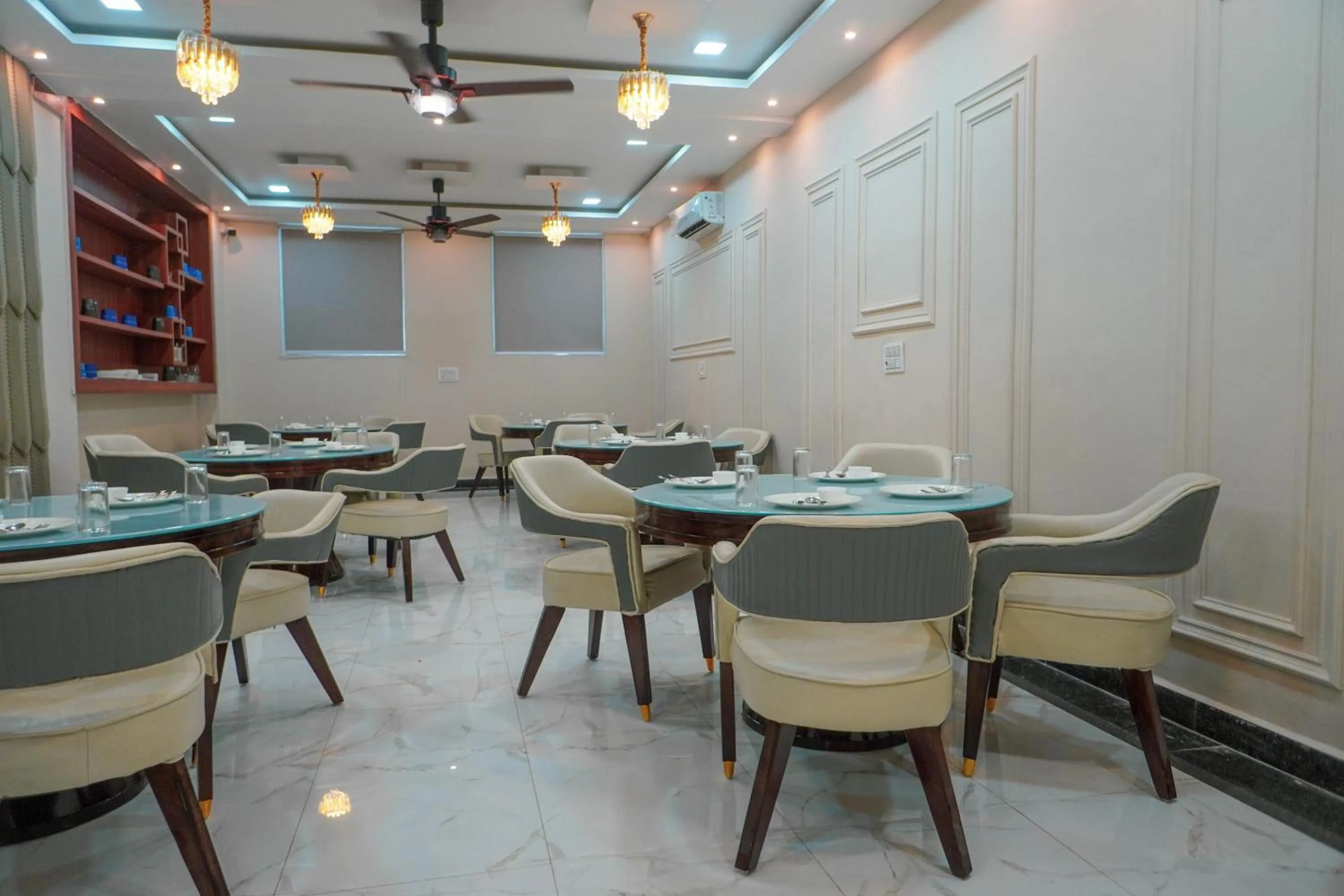 Breakfast in Hotel Relax Suites FNG Expresway 63 Noida