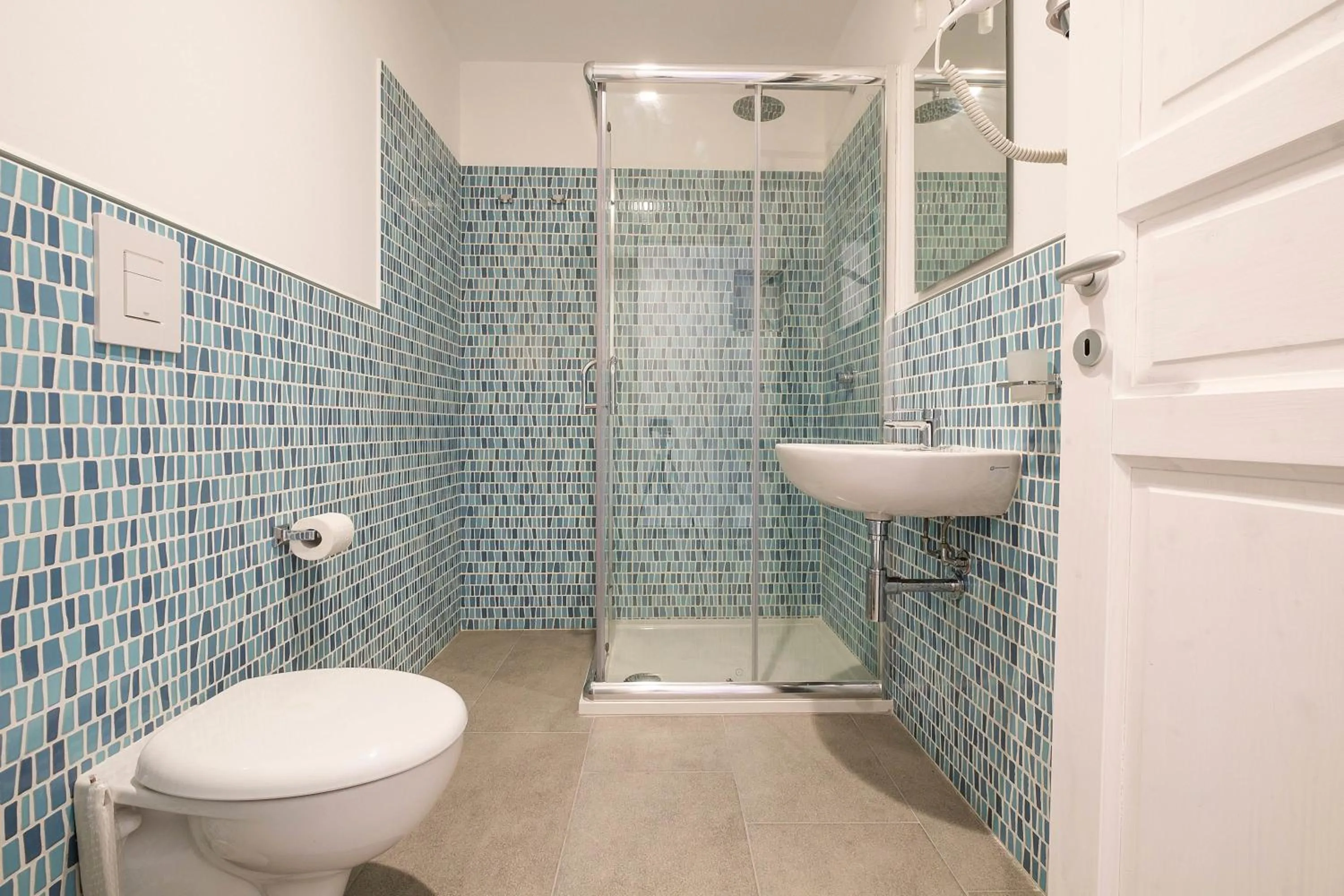 Shower in B&B Cala Peppa