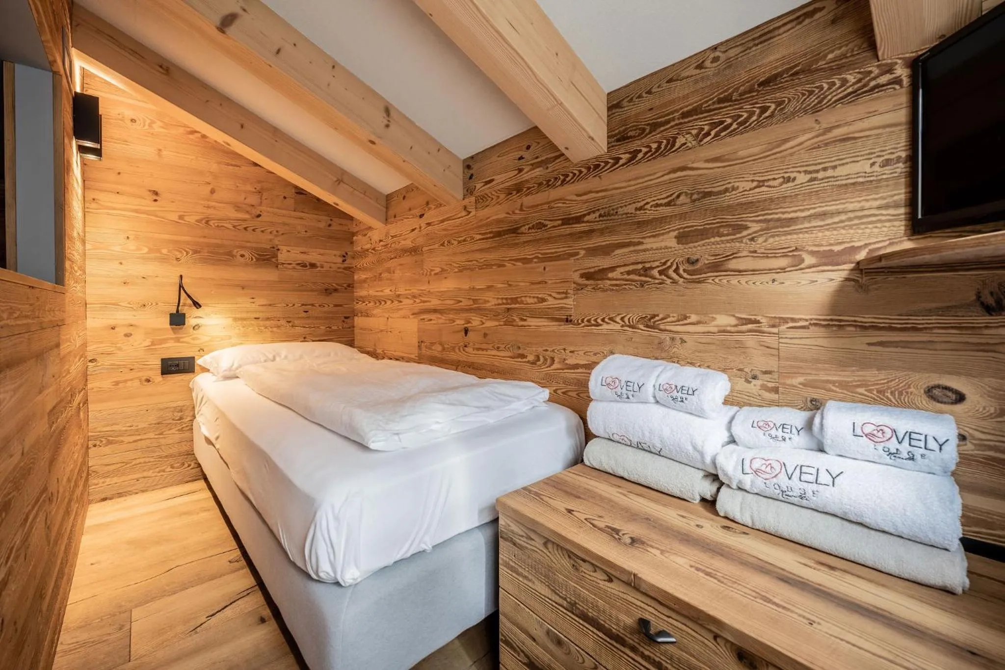 Bed in Hotel Ravelli Luxury Spa