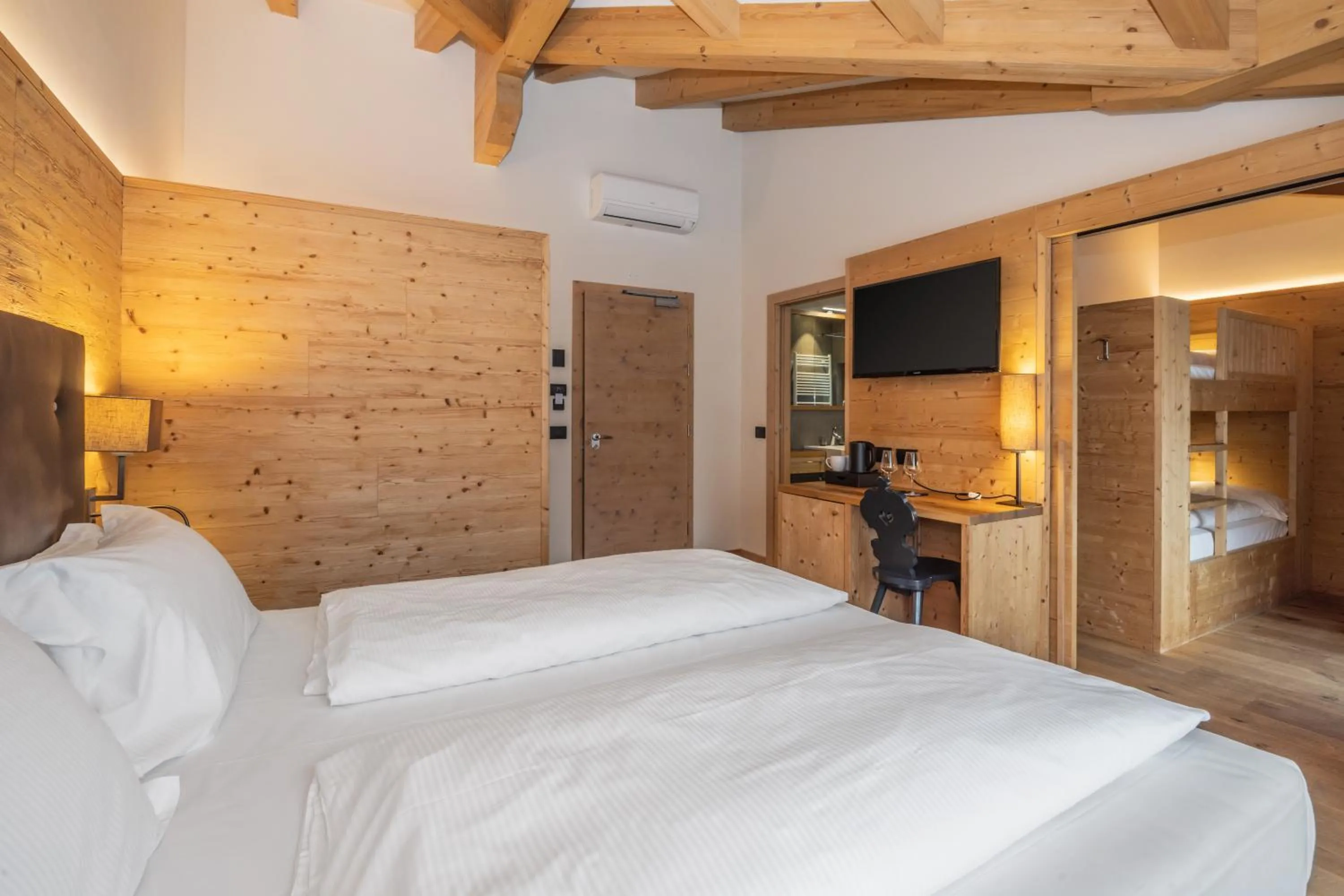 Bed in Hotel Ravelli Luxury Spa