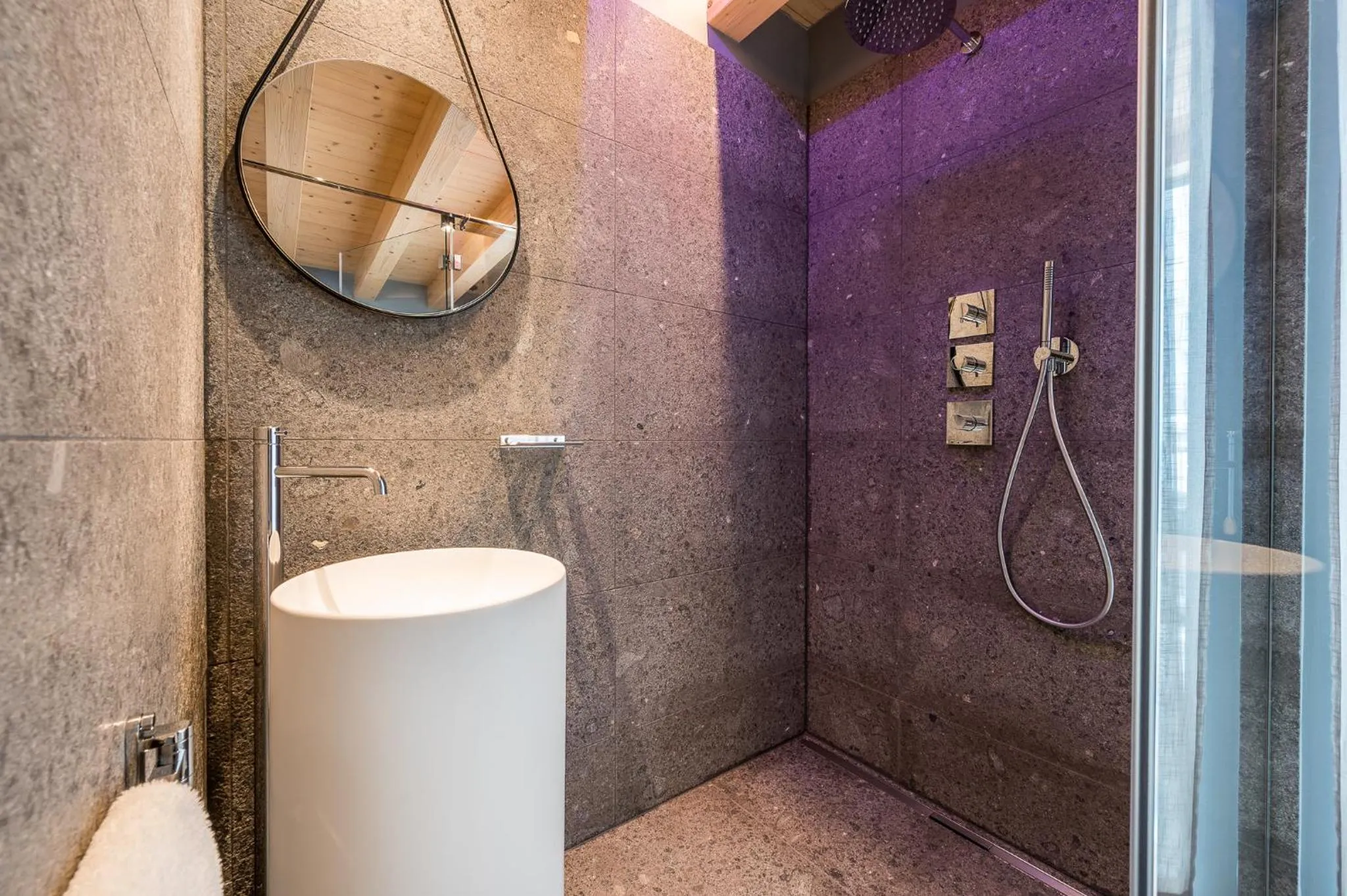 Bathroom in Hotel Ravelli Luxury Spa