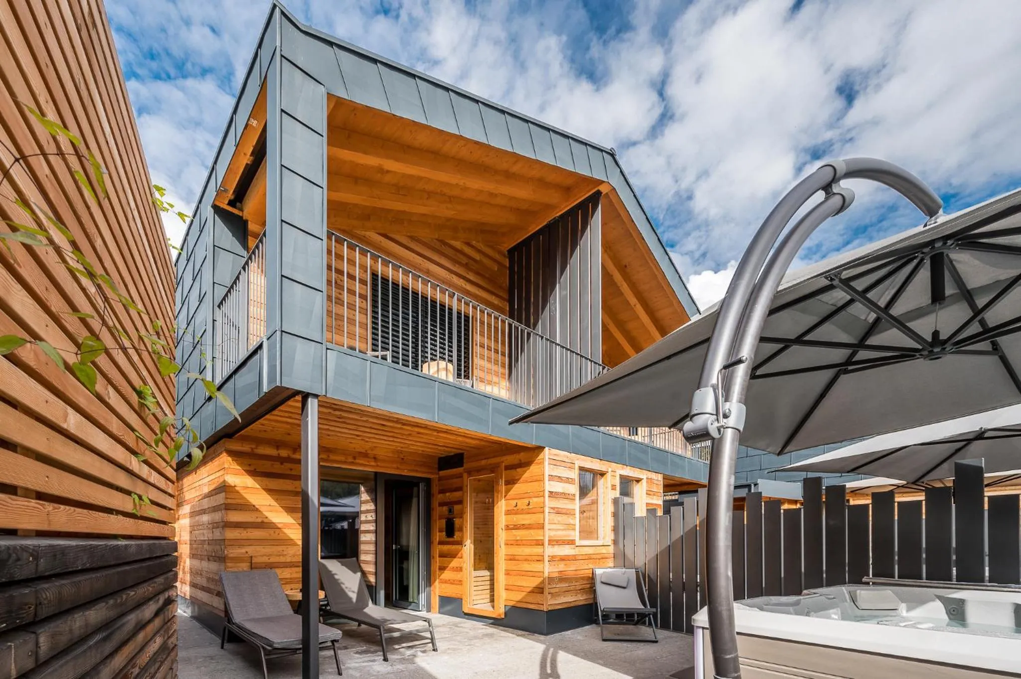 Property building in Hotel Ravelli Luxury Spa