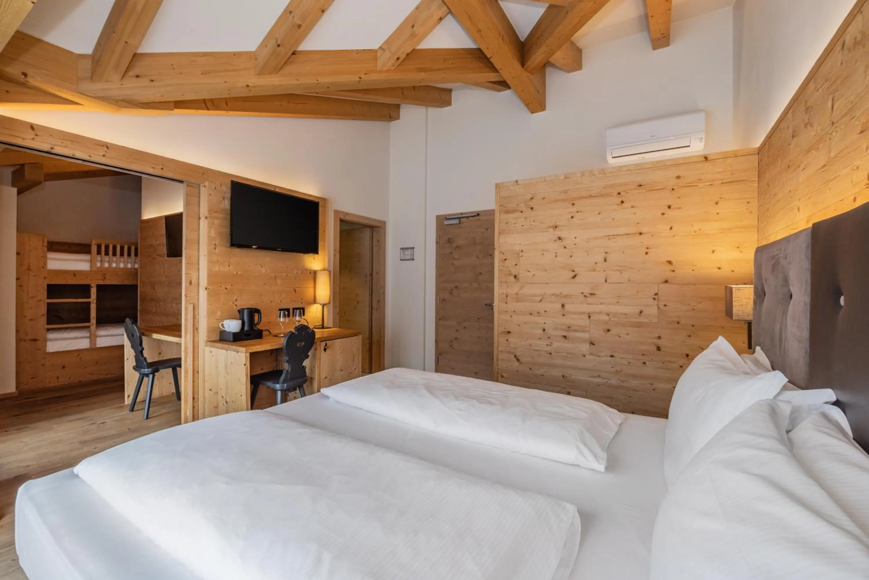 Bed in Hotel Ravelli Luxury Spa