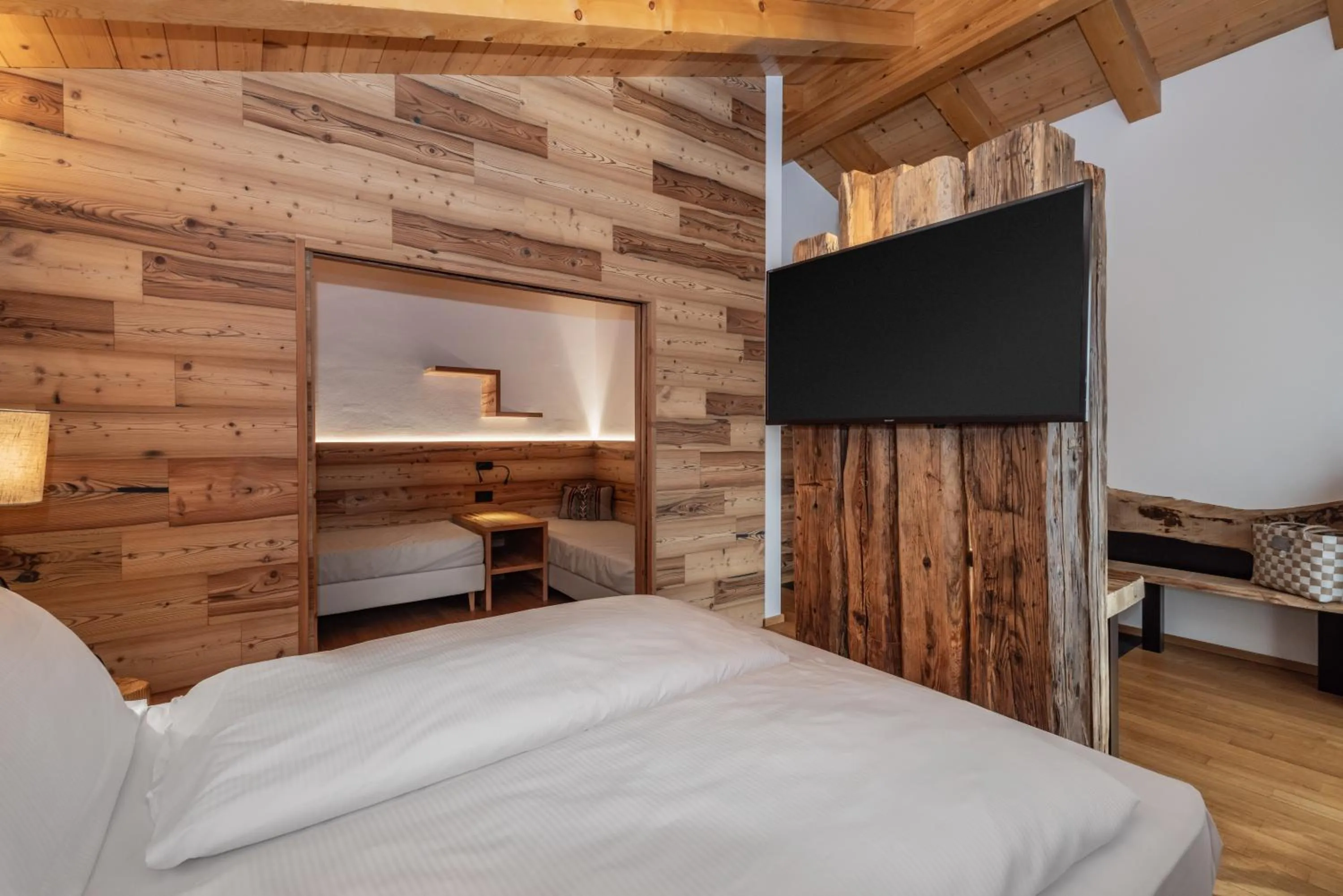 Bed in Hotel Ravelli Luxury Spa