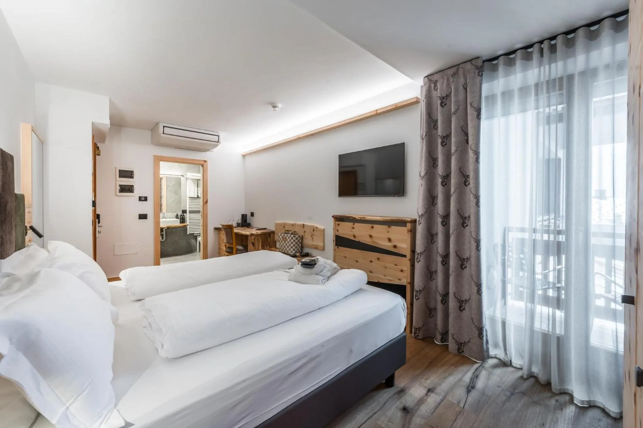 Bed in Hotel Ravelli Luxury Spa