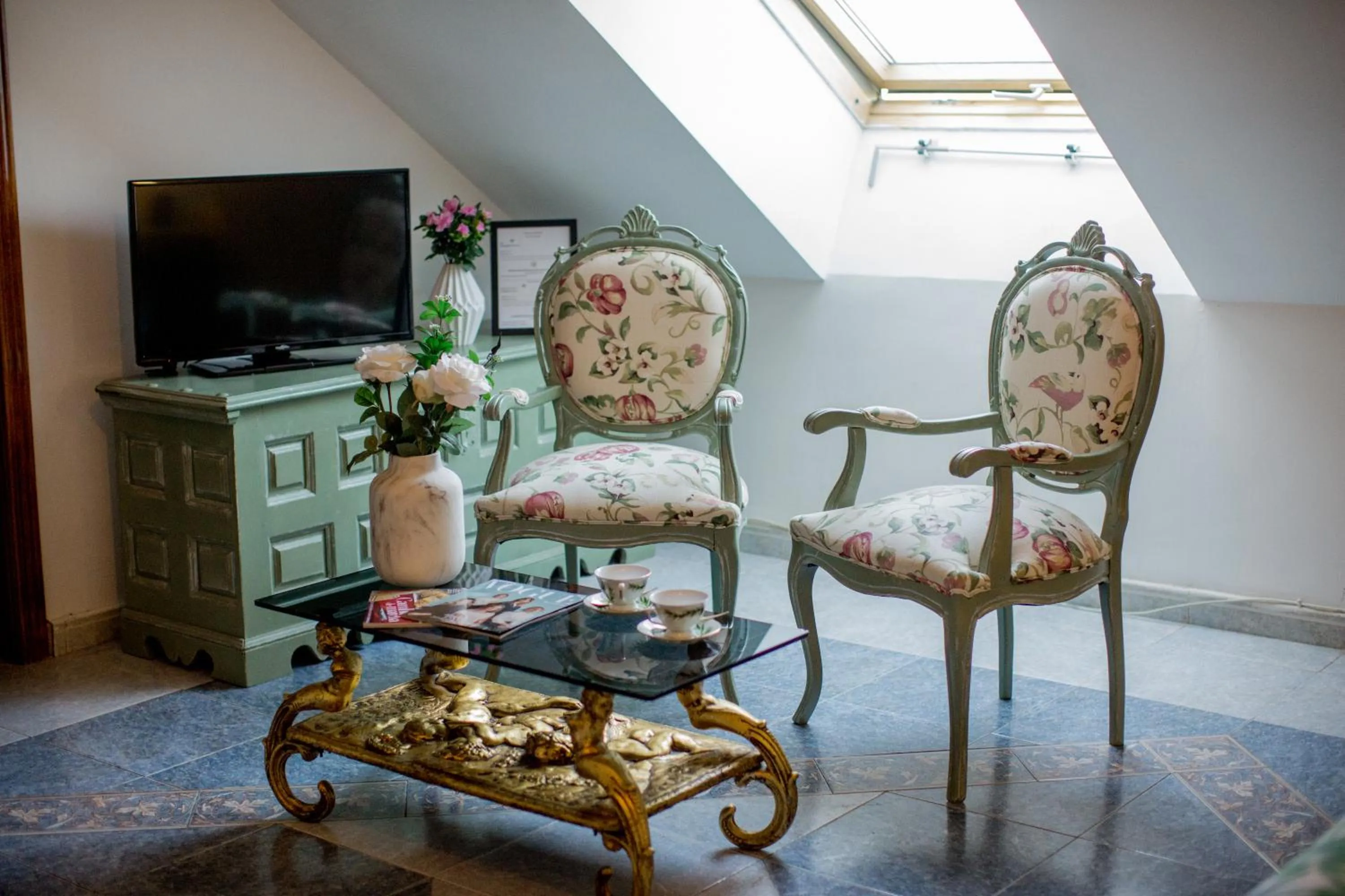 Decorative detail in Hostal Escala Suites