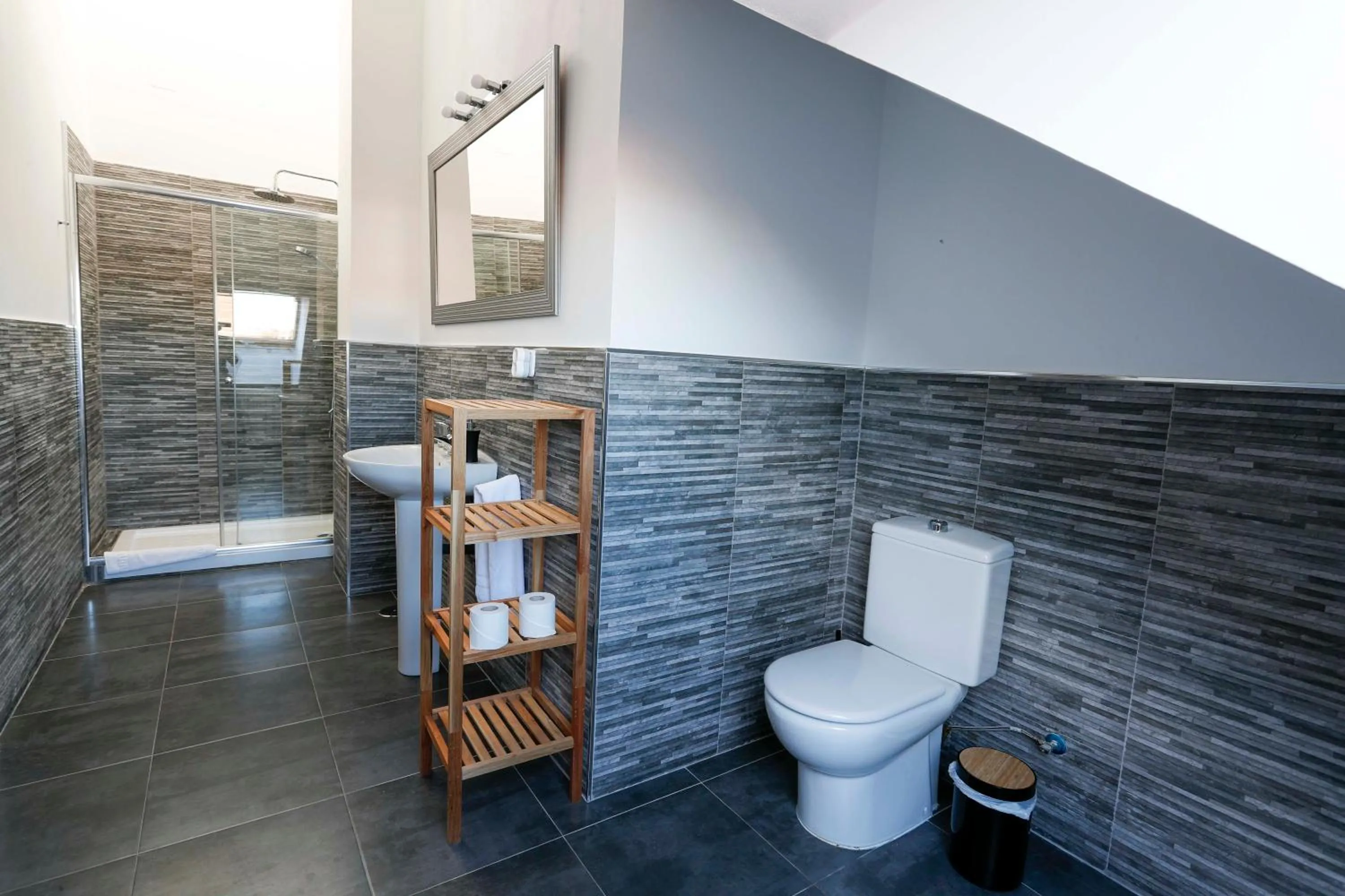 Bathroom in Hostal Escala Suites