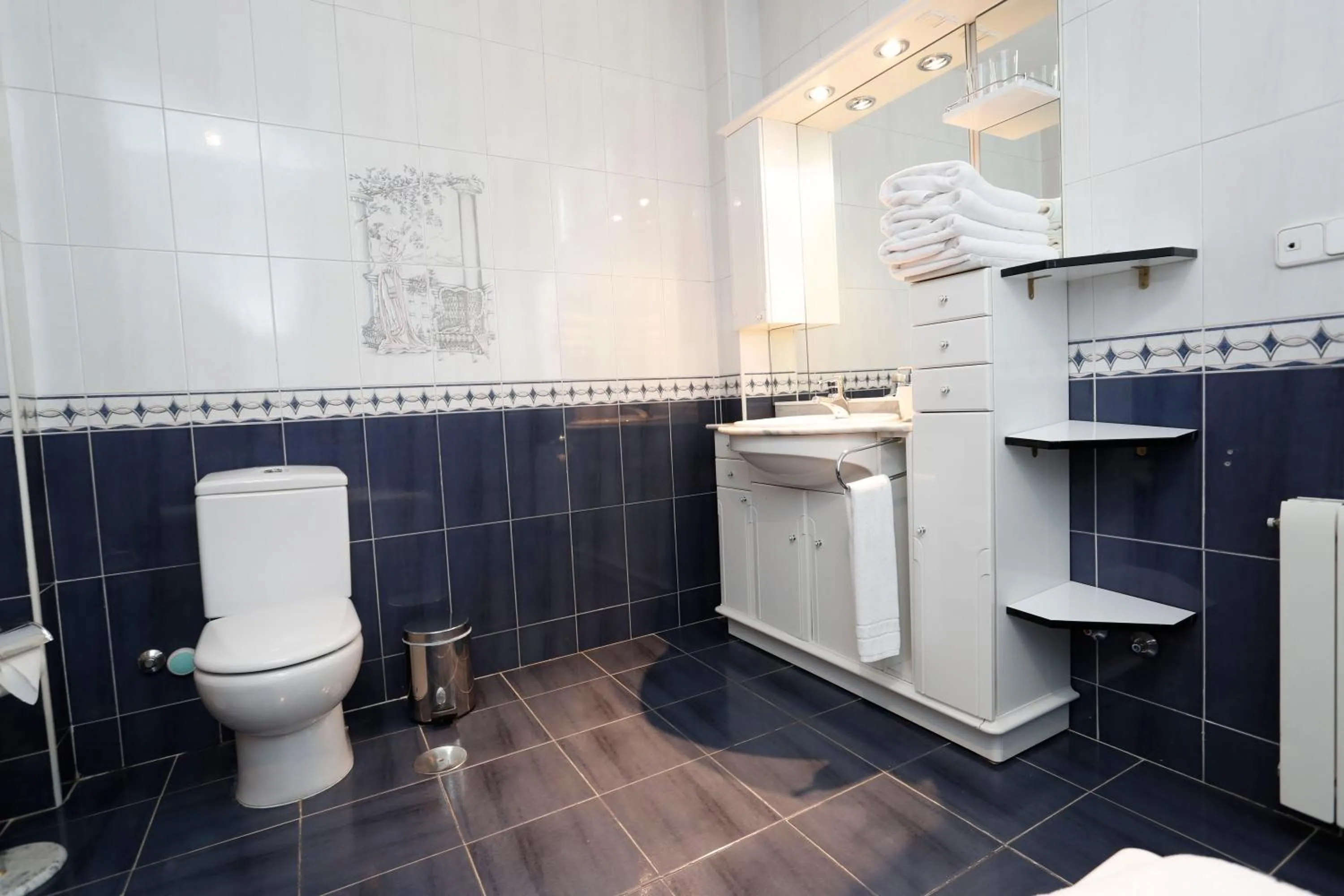 Bathroom in Hostal Escala Suites