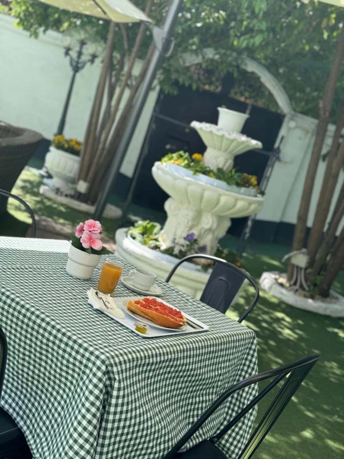 Breakfast in Hostal Escala Suites