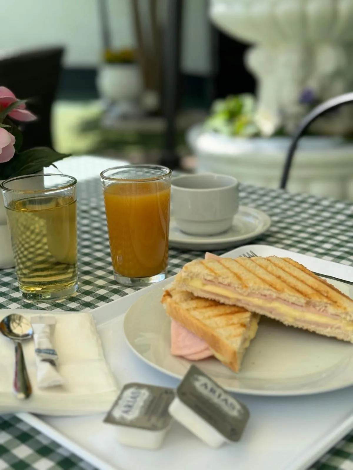 Breakfast in Hostal Escala Suites