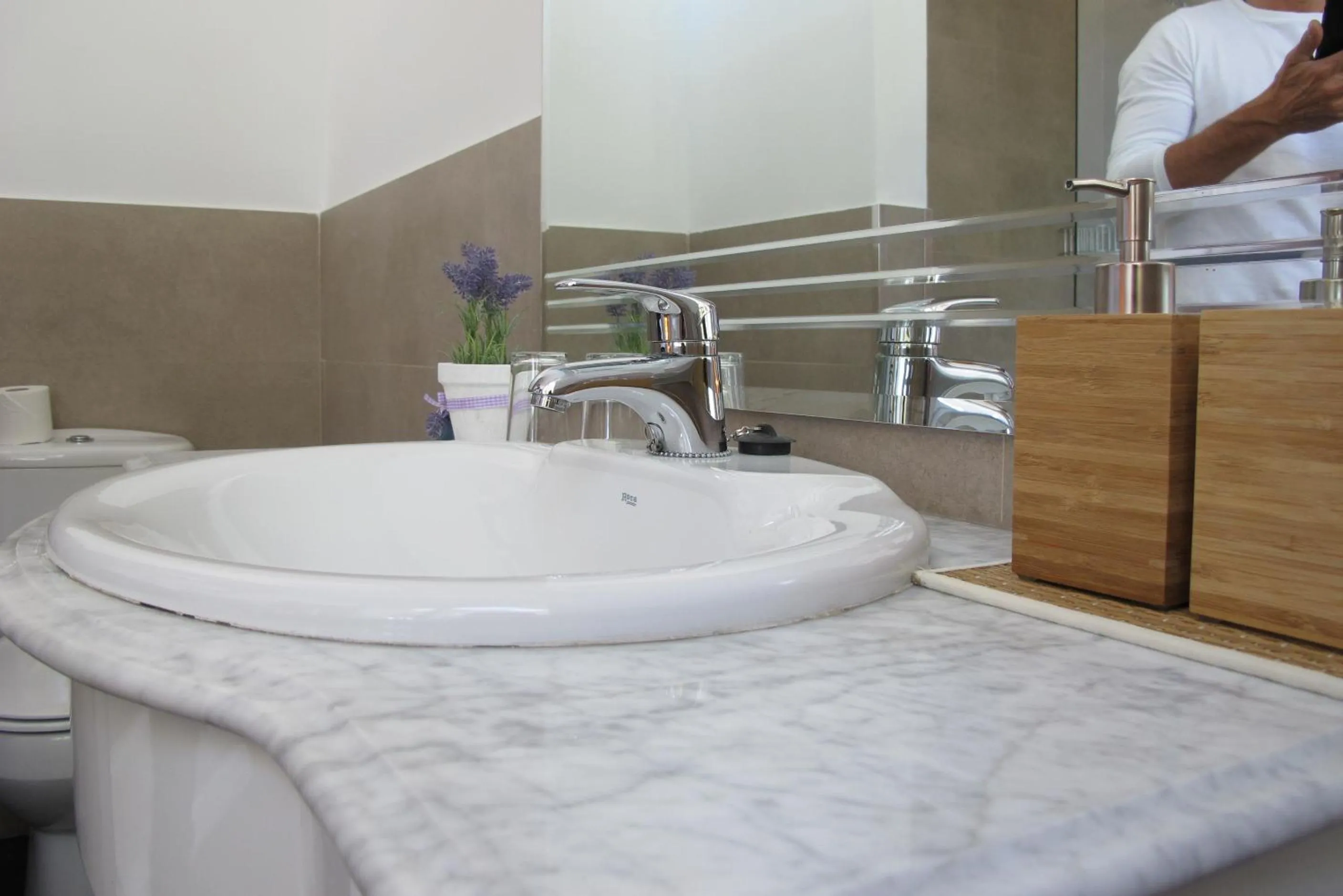 Bathroom in Hostal Escala Suites