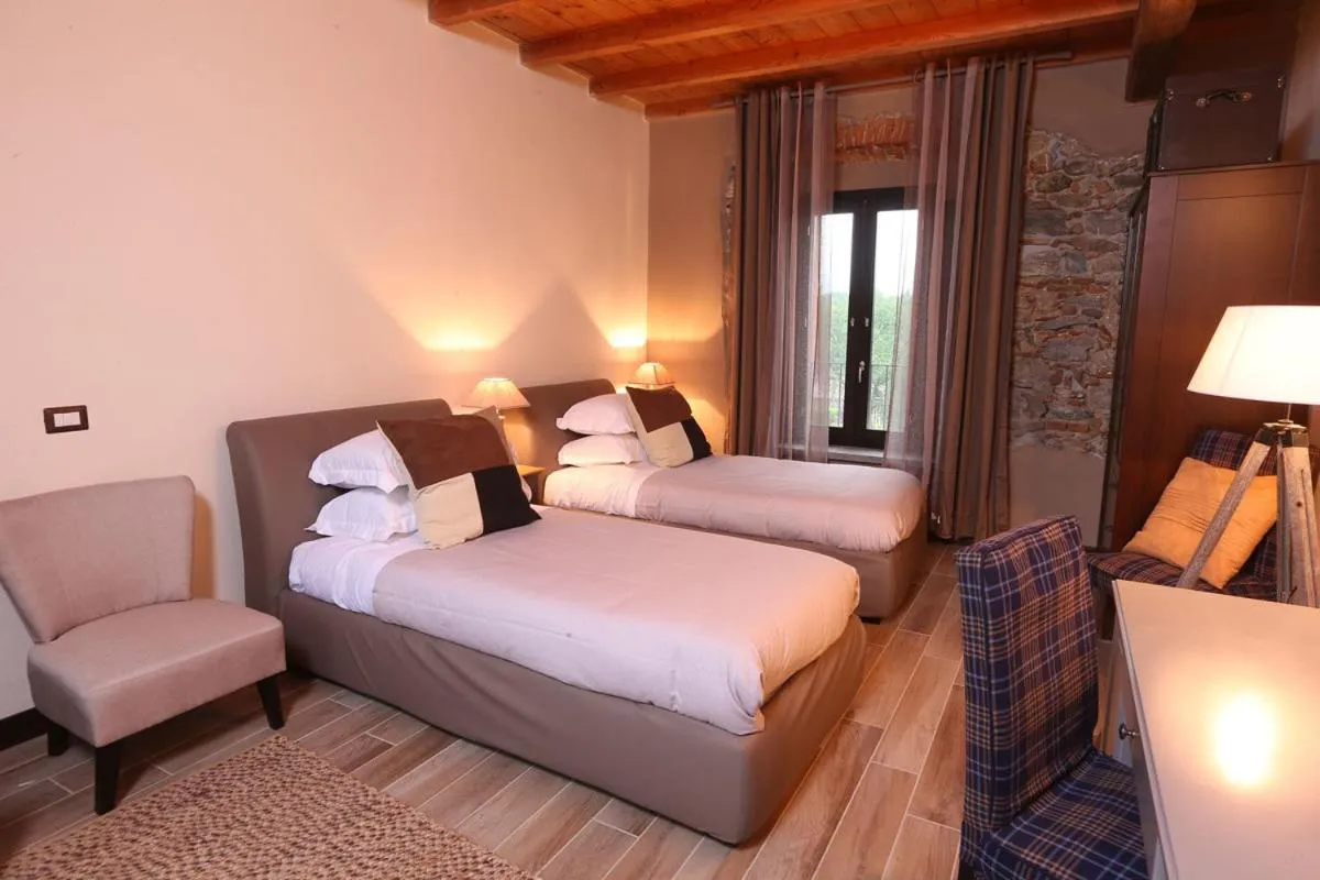 Photo of the whole room, Bed in Equirelais