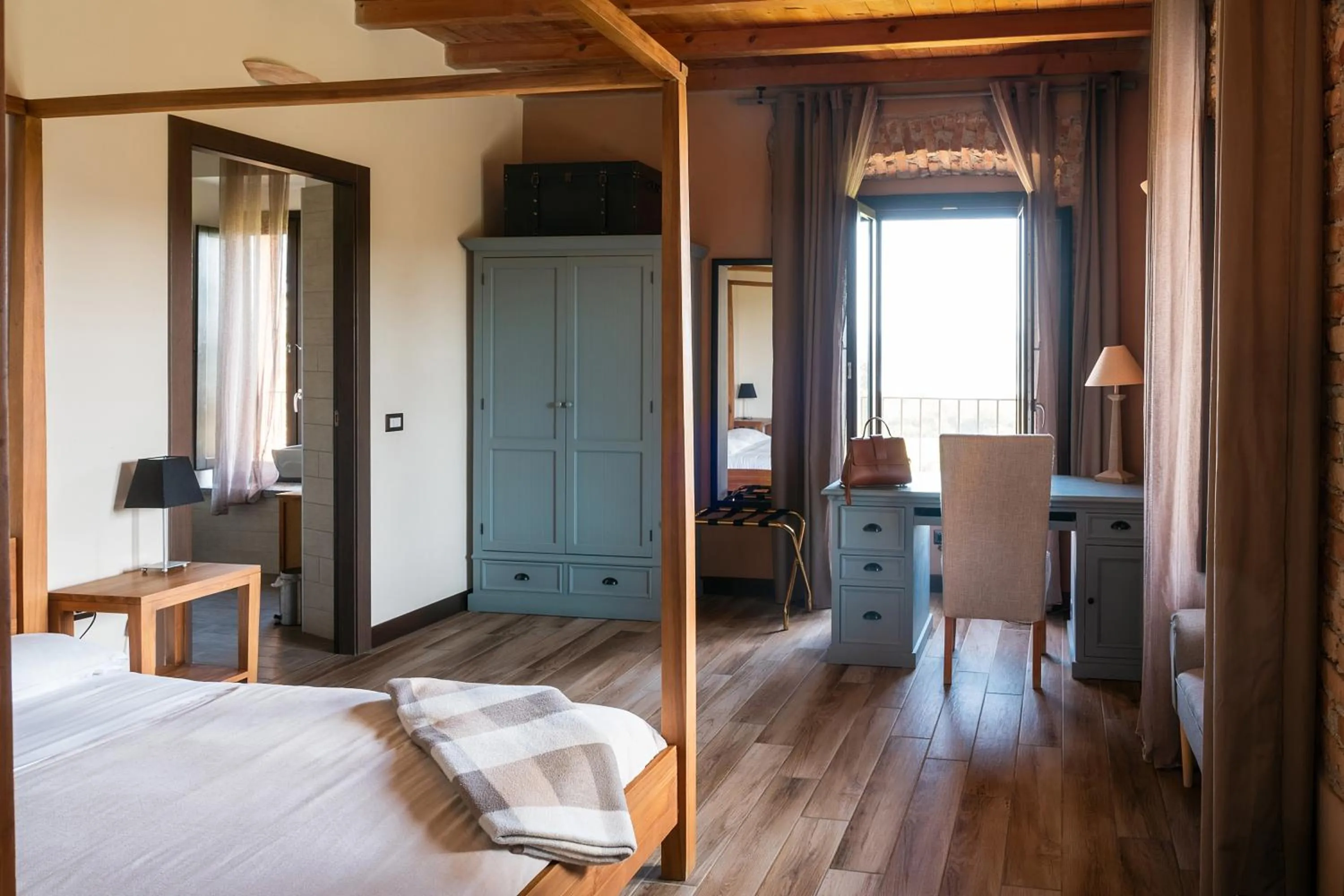 Bedroom, Bed in Equirelais