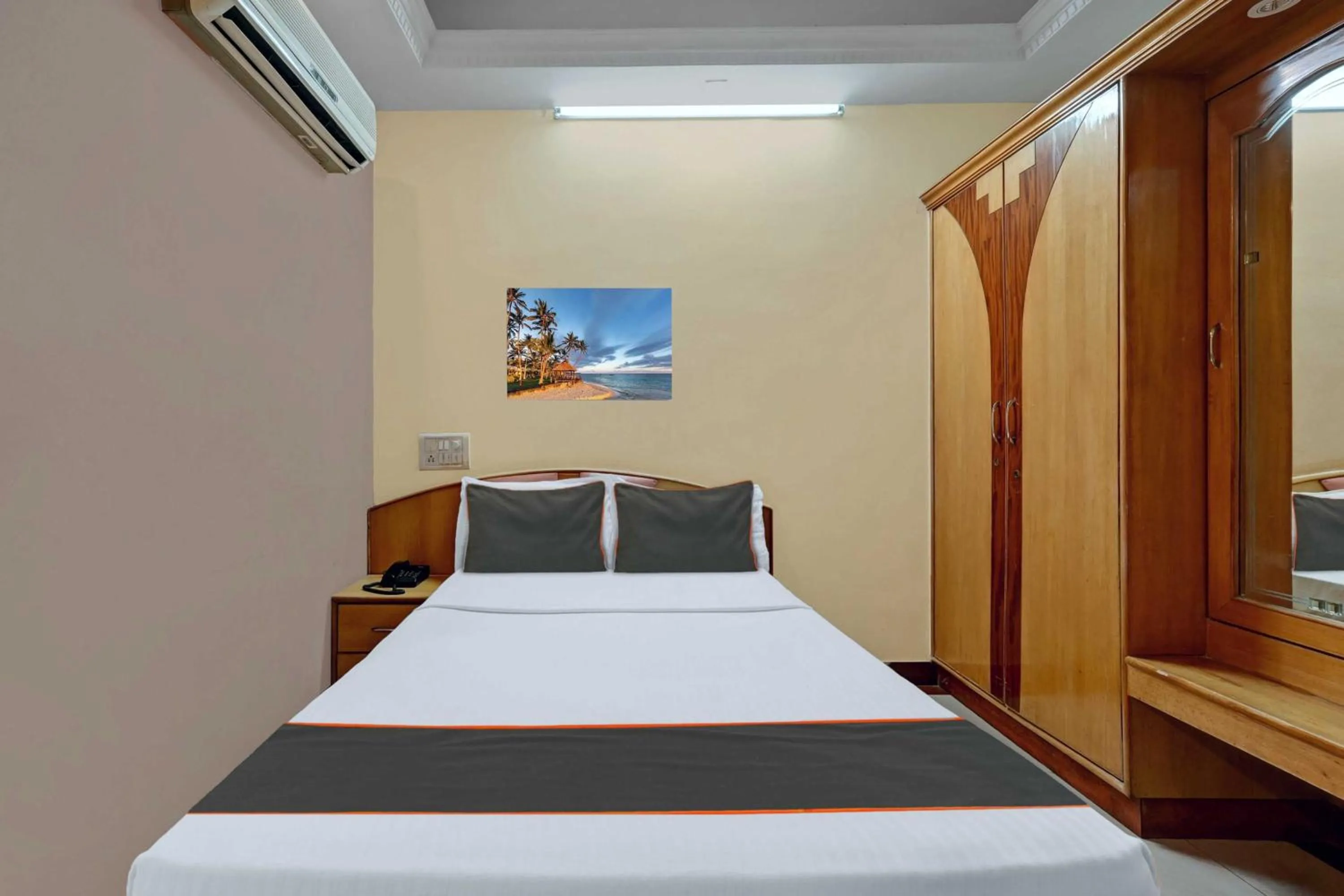 Bedroom, Bed in Hotel O Bangalore Royal Meenakshi Mall