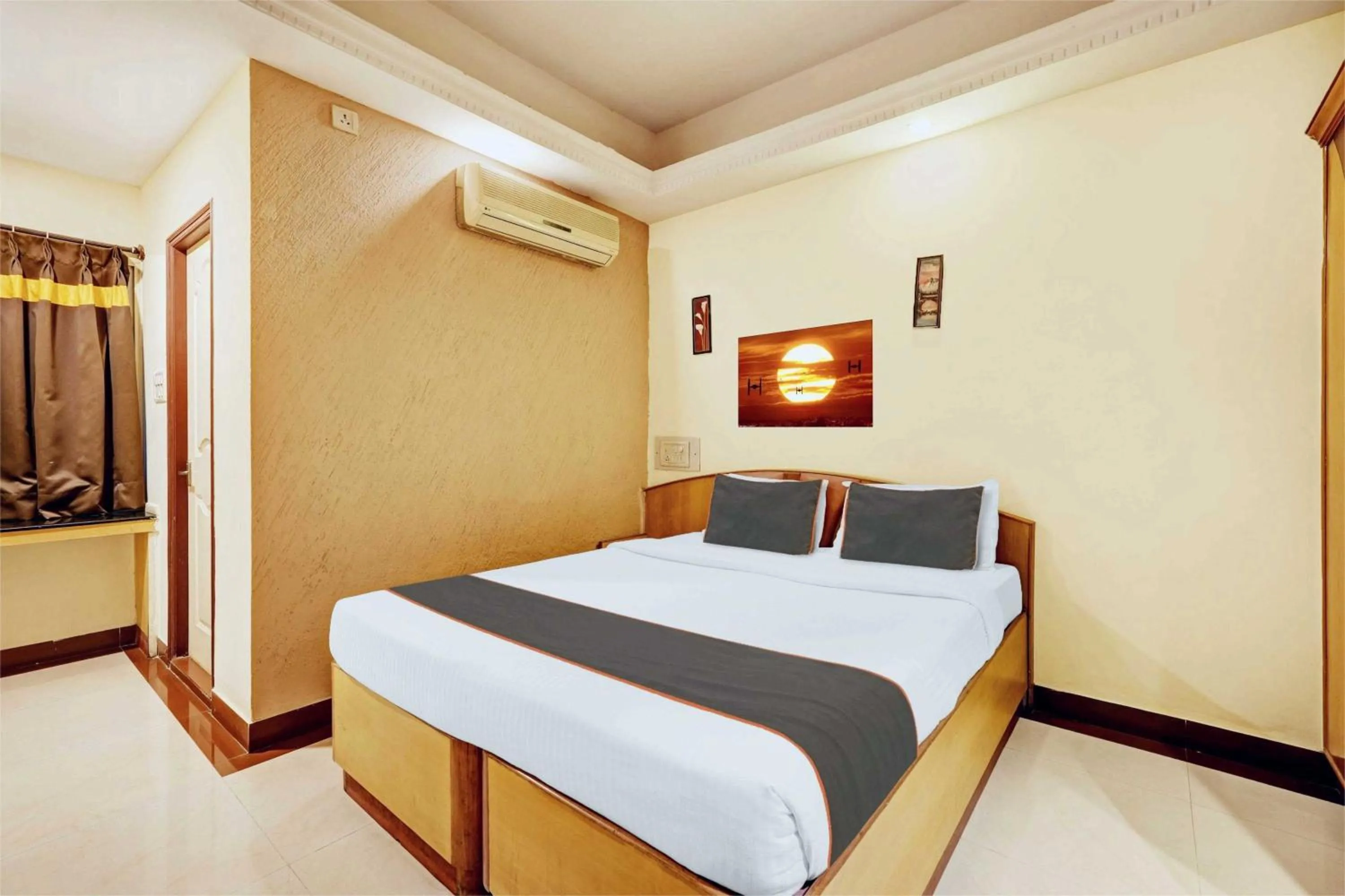 Bedroom, Bed in Hotel O Bangalore Royal Meenakshi Mall