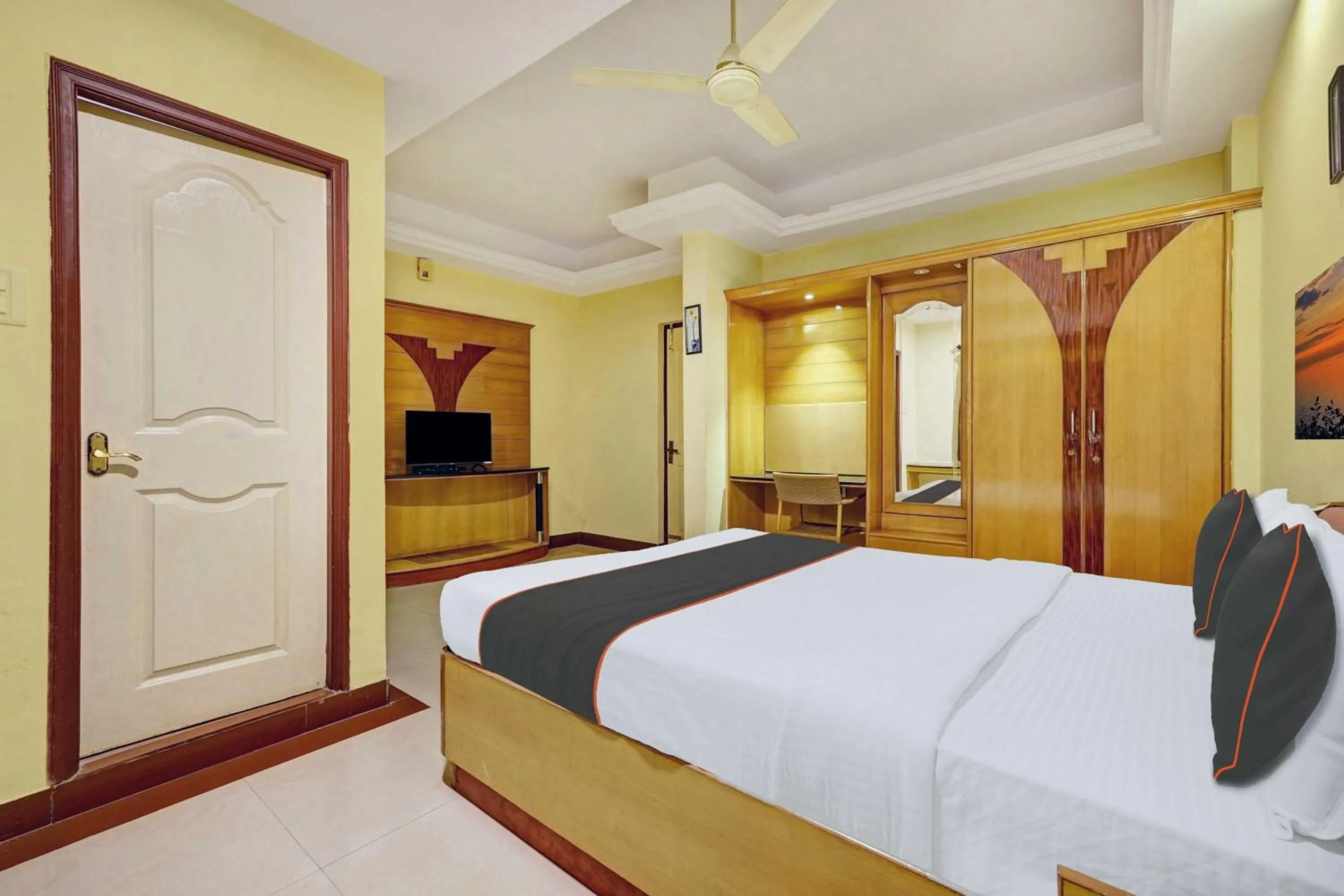 Bedroom, Bed in Hotel O Bangalore Royal Meenakshi Mall
