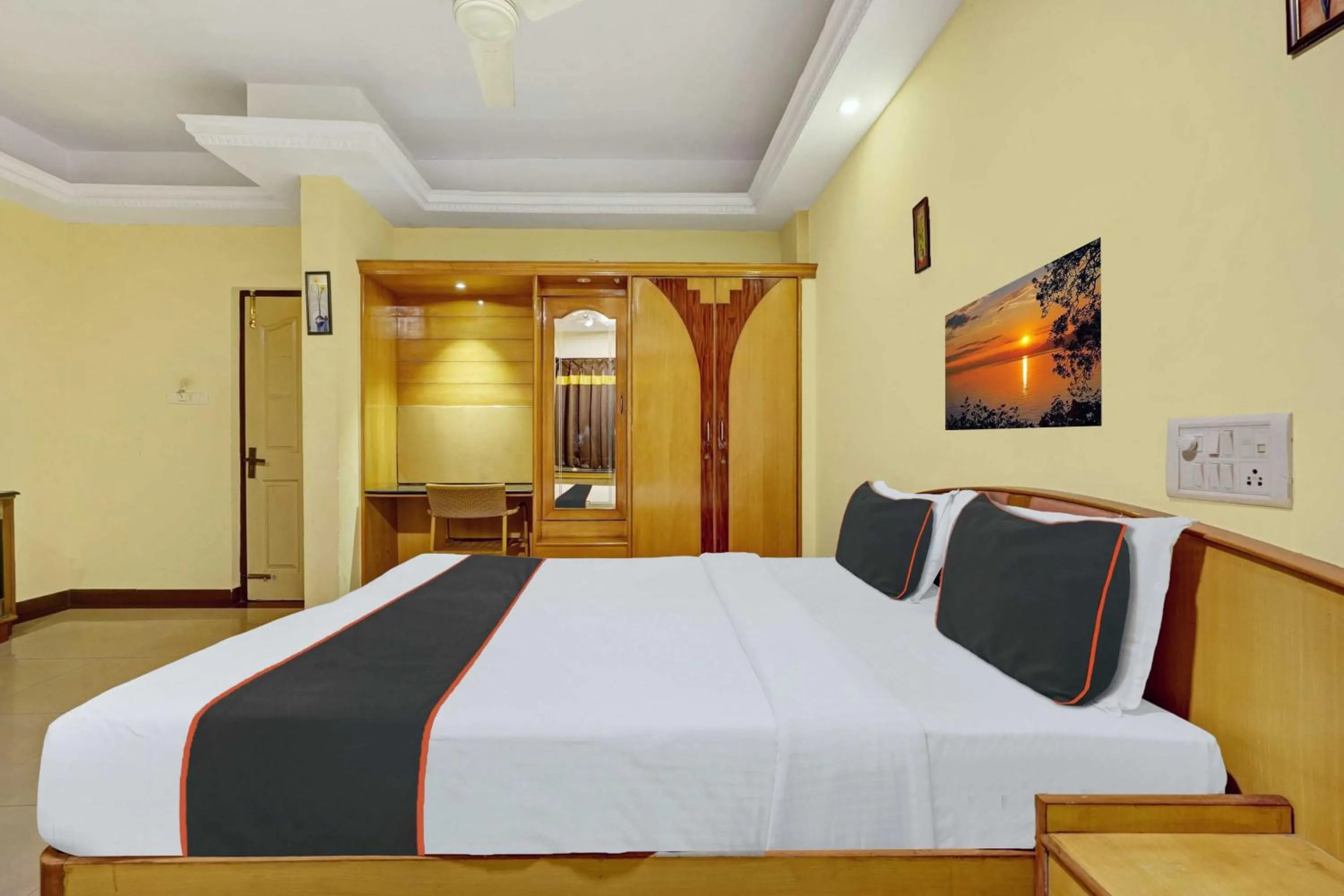 Bedroom, Bed in Hotel O Bangalore Royal Meenakshi Mall