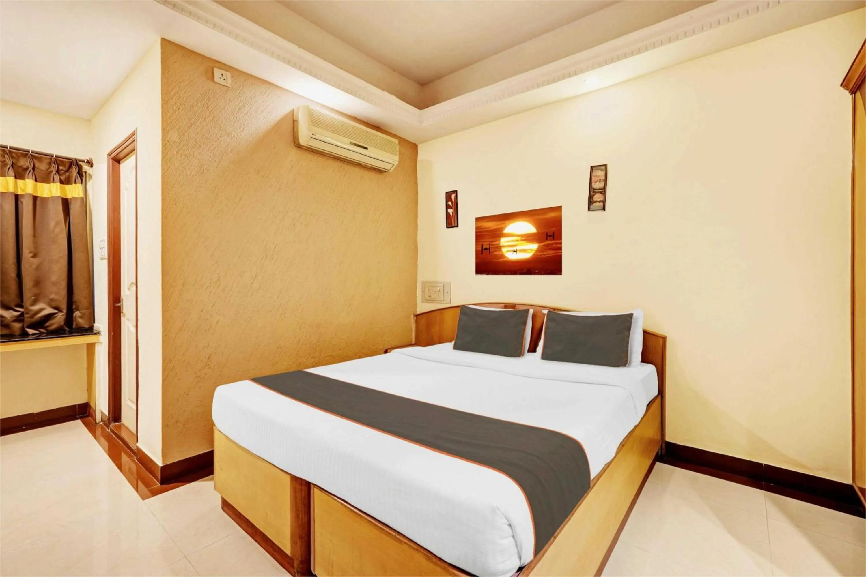 Bedroom, Bed in Hotel O Bangalore Royal Meenakshi Mall