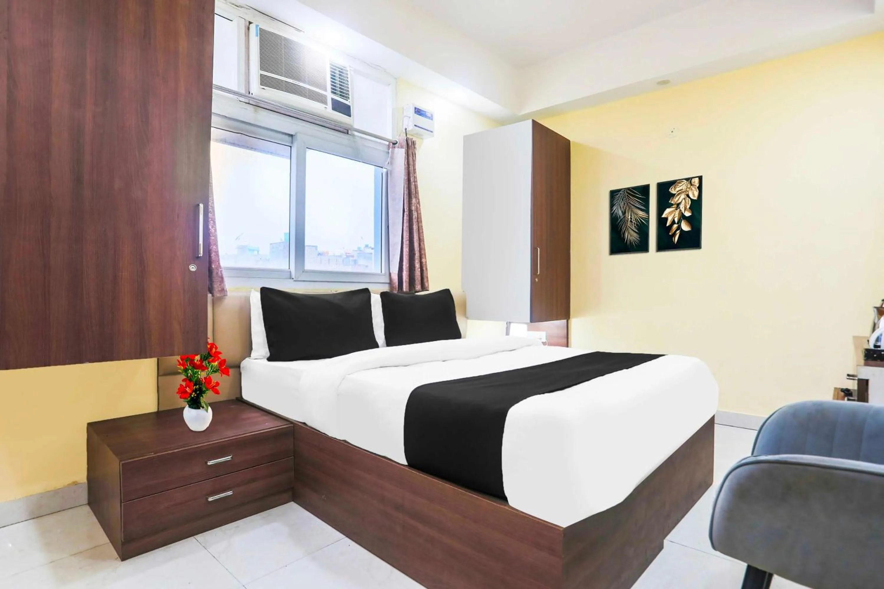 Bedroom in Super Collection O Sector 44 Near Botanical Garden