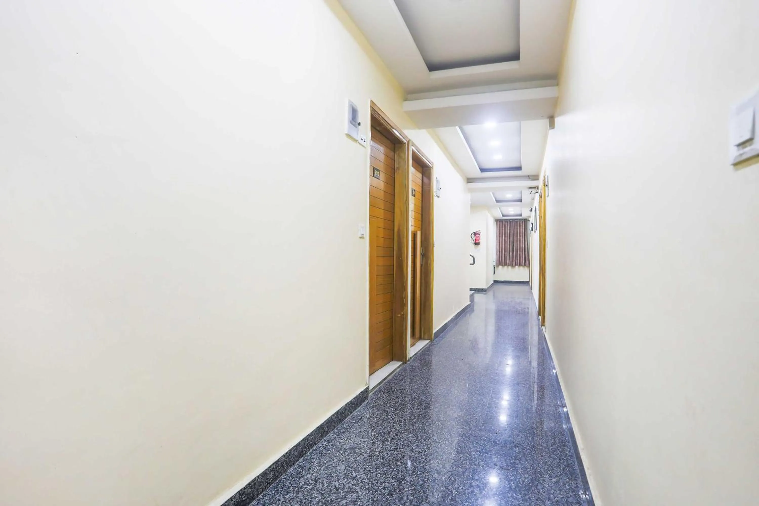 Lobby or reception in Super Collection O Sector 44 Near Botanical Garden