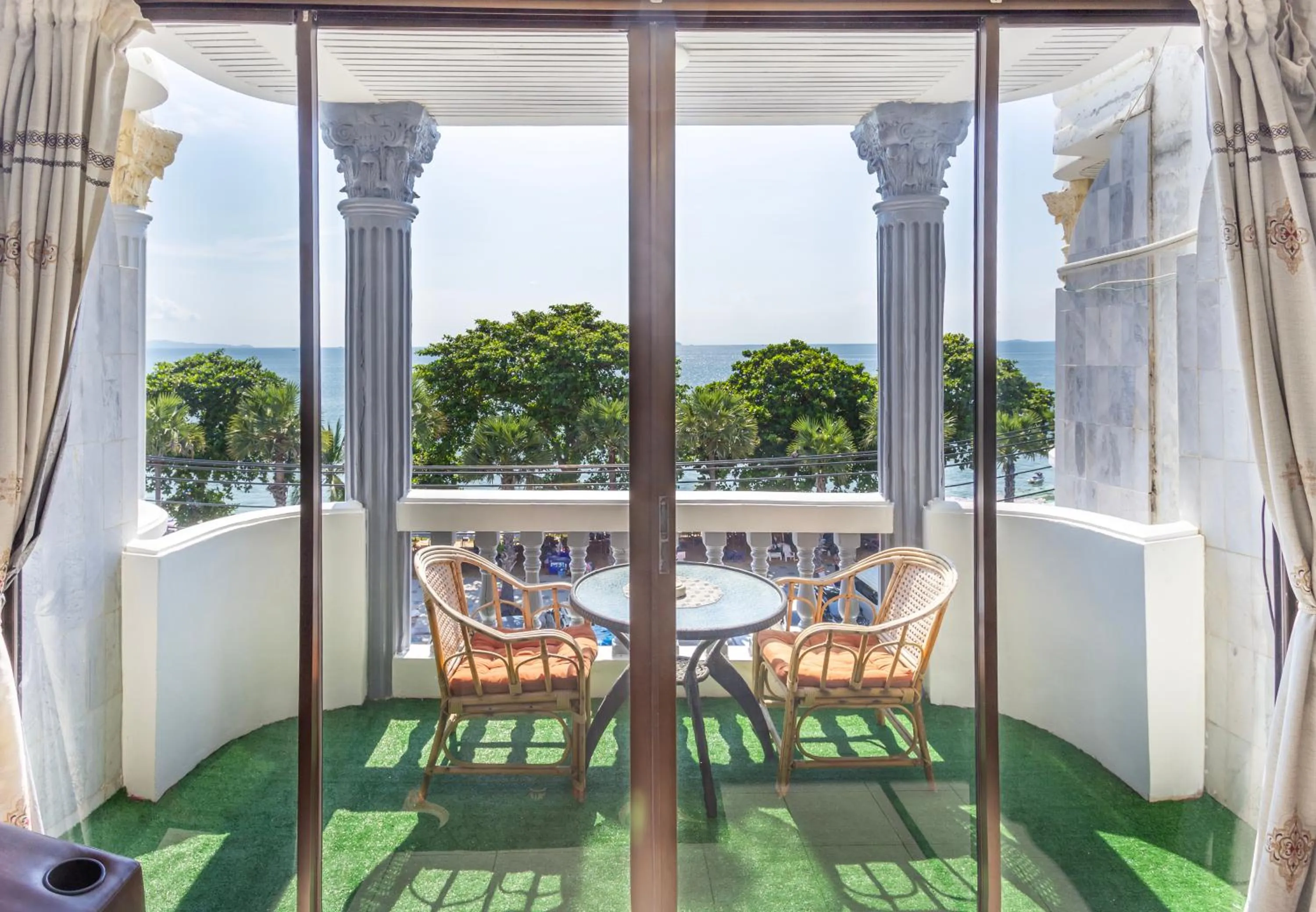 Day in Happy Vikings - Beachfront