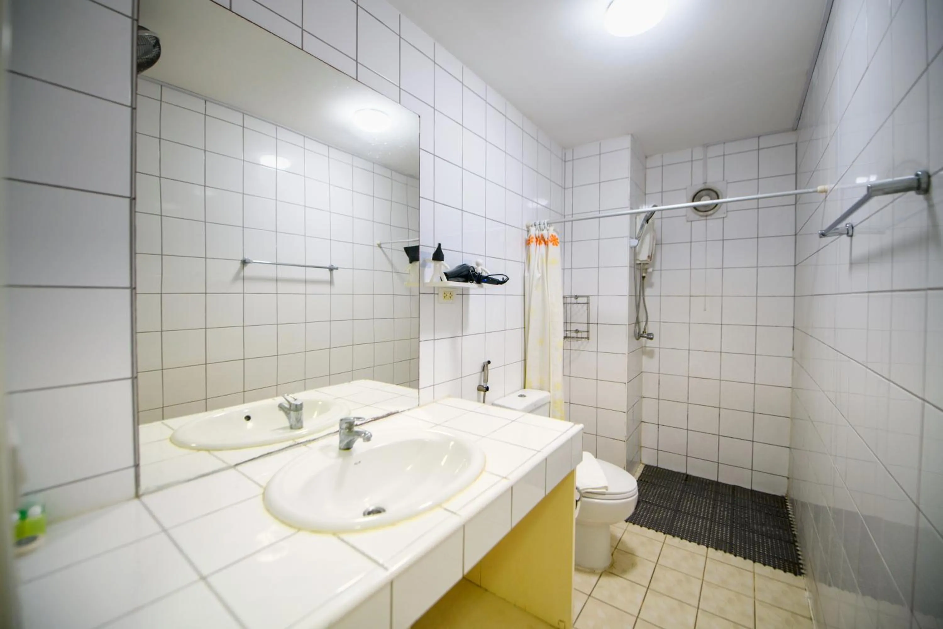 Shower in Happy Vikings - Beachfront