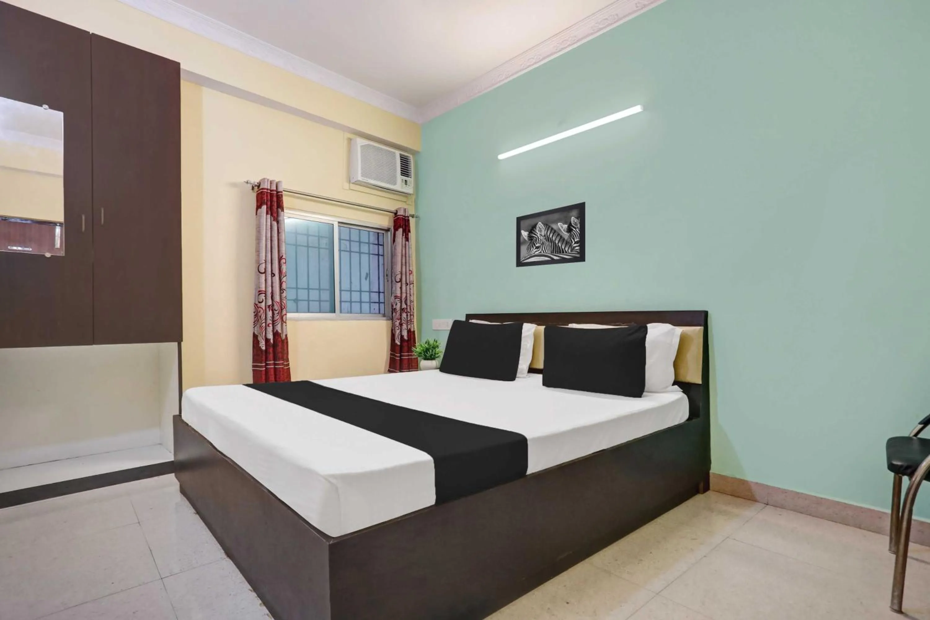 Bedroom, Bed in Hotel O Danapur Near Railway Station