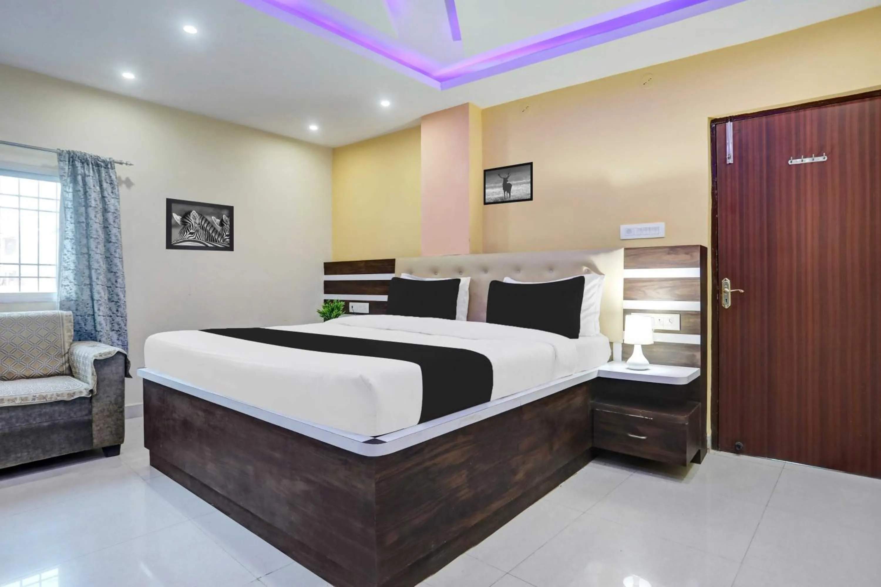 Bedroom, Bed in Hotel O Danapur Near Railway Station
