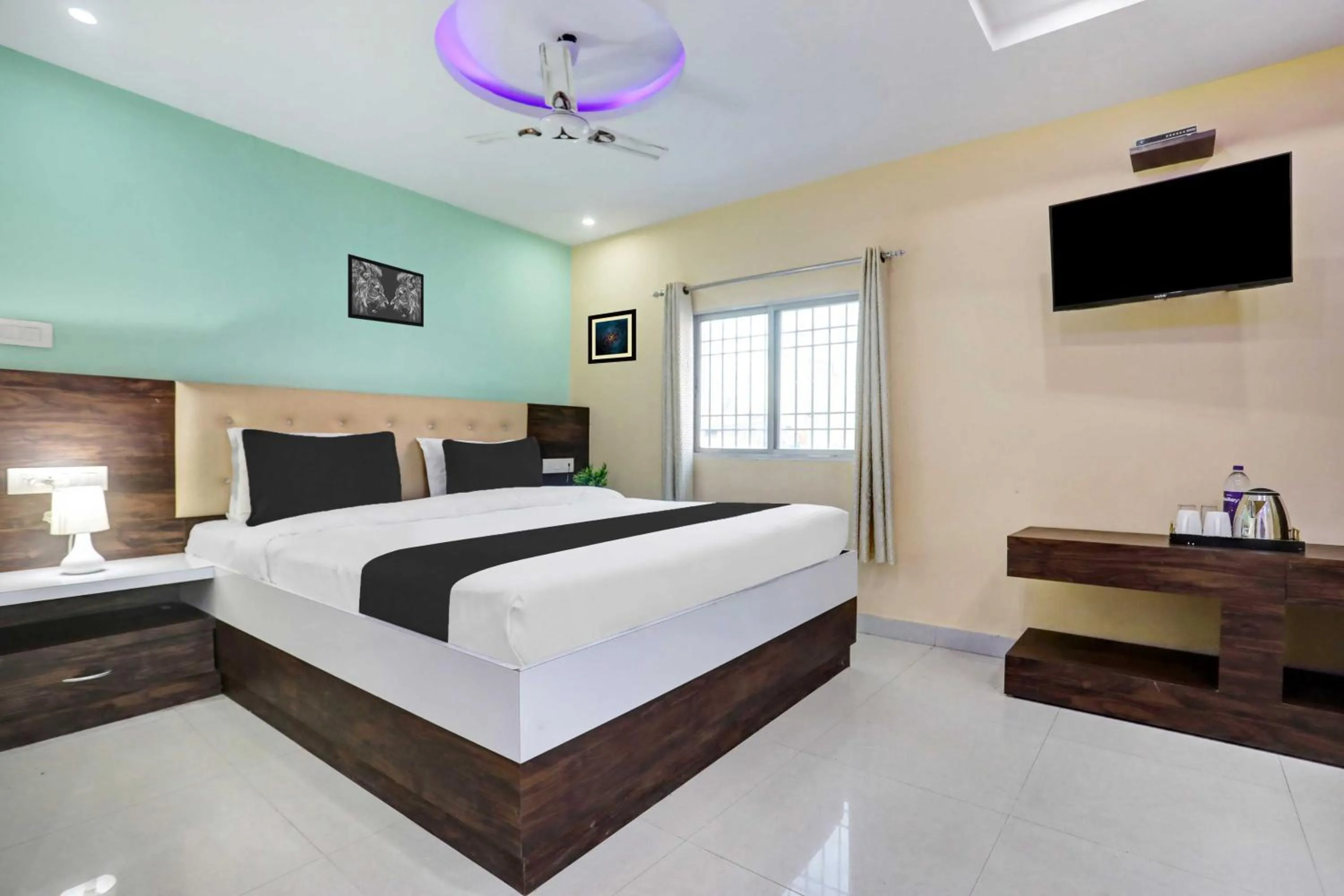 Bedroom, Bed in Hotel O Danapur Near Railway Station