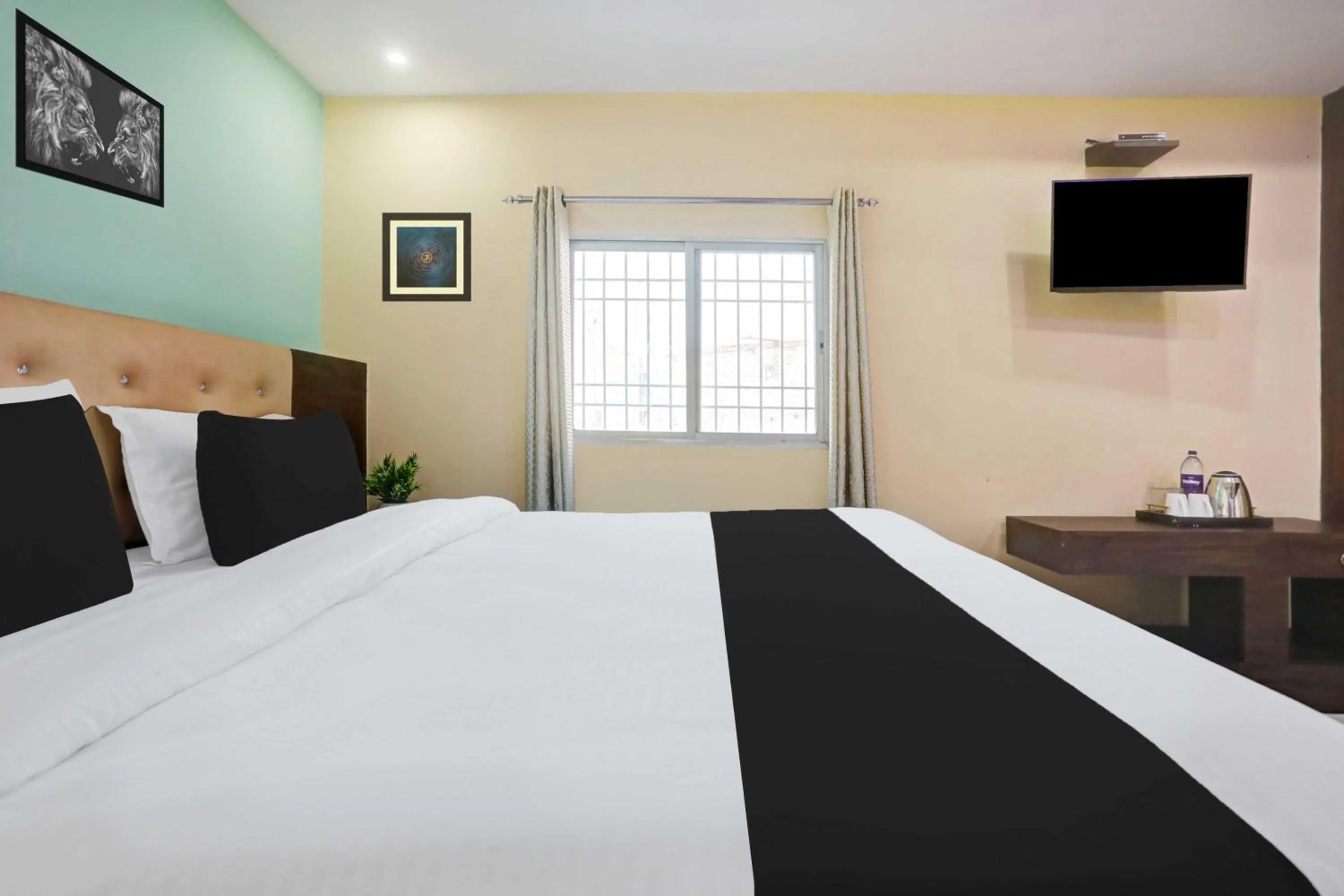 Bedroom, Bed in Hotel O Danapur Near Railway Station